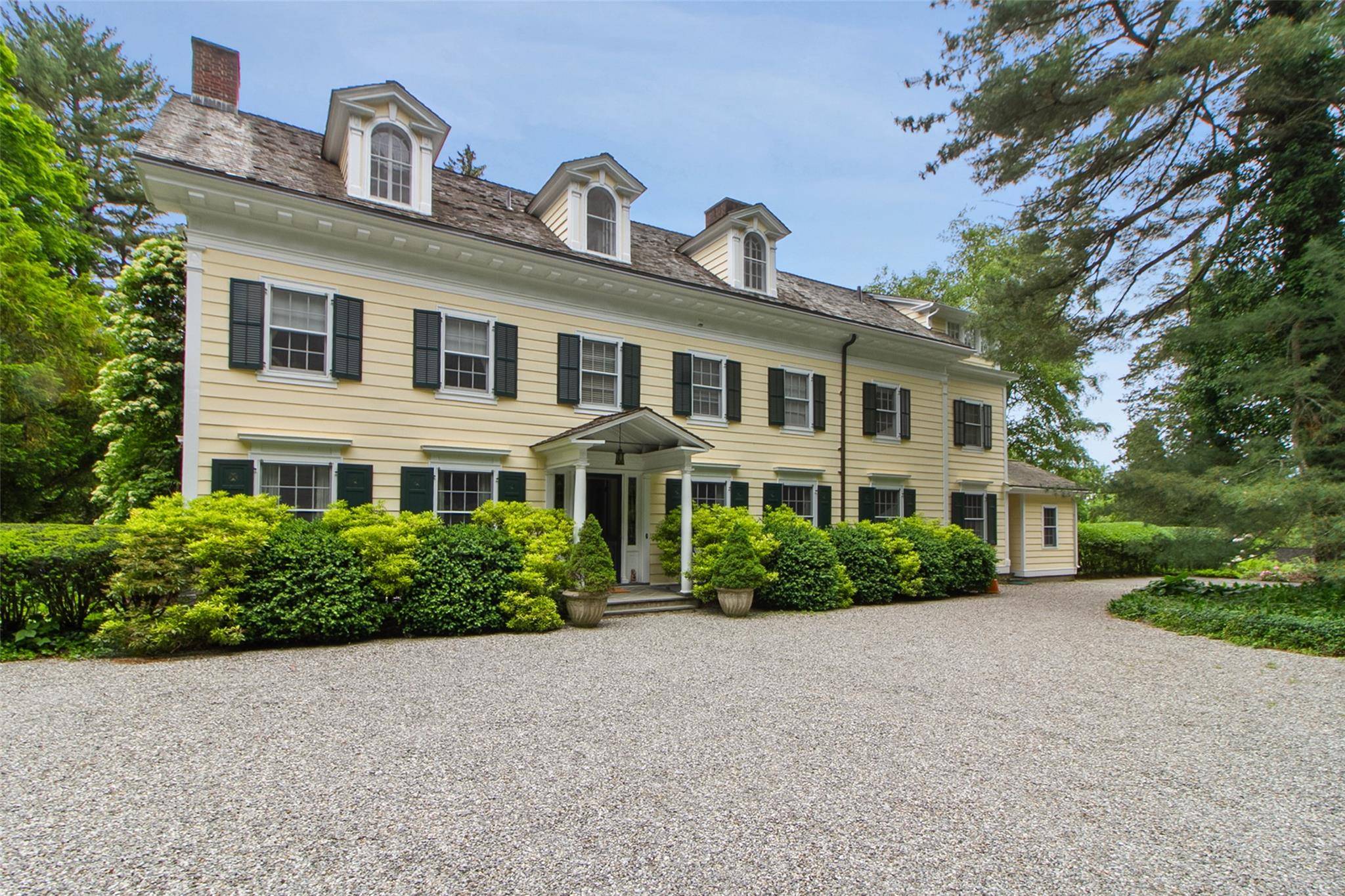 Designed and built between 1906 and 1907 by renowned architects Delano and Aldrich as the country house of Judge Learned Hand, this gracious Colonial has been wonderfully preserved and maintained ...