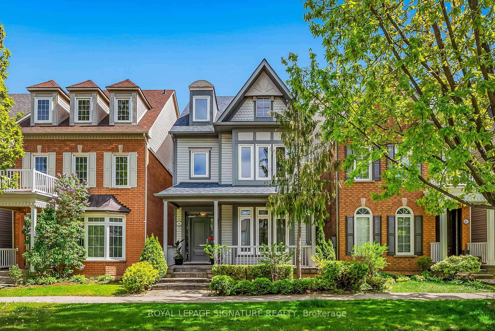 Located in the highly in demand area of River Oaks, this well maintained3 storey detached home features over 3000sqft of total living space.