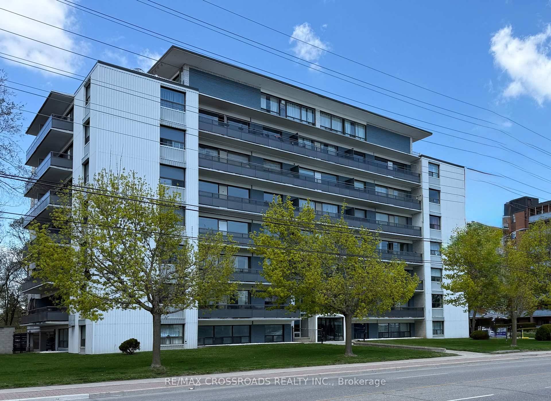 Discover this spacious and freshly painted 2 bedroom apartment in a prime location, offering the perfect blend of comfort and convenience.