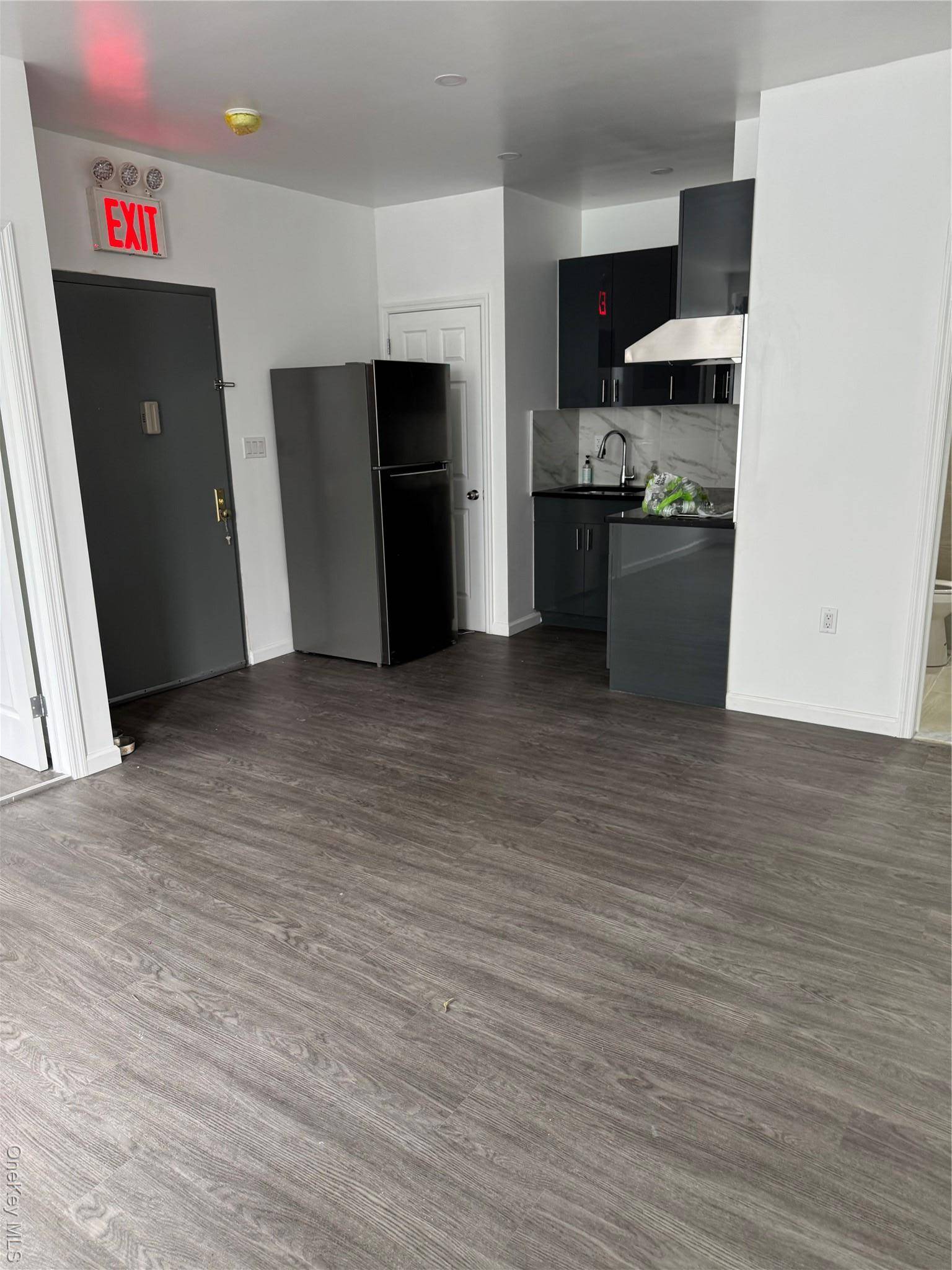 VERY CONVENIENT AREA SAFE AND PROSPEROUS WITH ARTISTIC TEMPERAMENT METRO IS NEARBY VEERY CONVENIENT TO WORK AND SCHOOL
