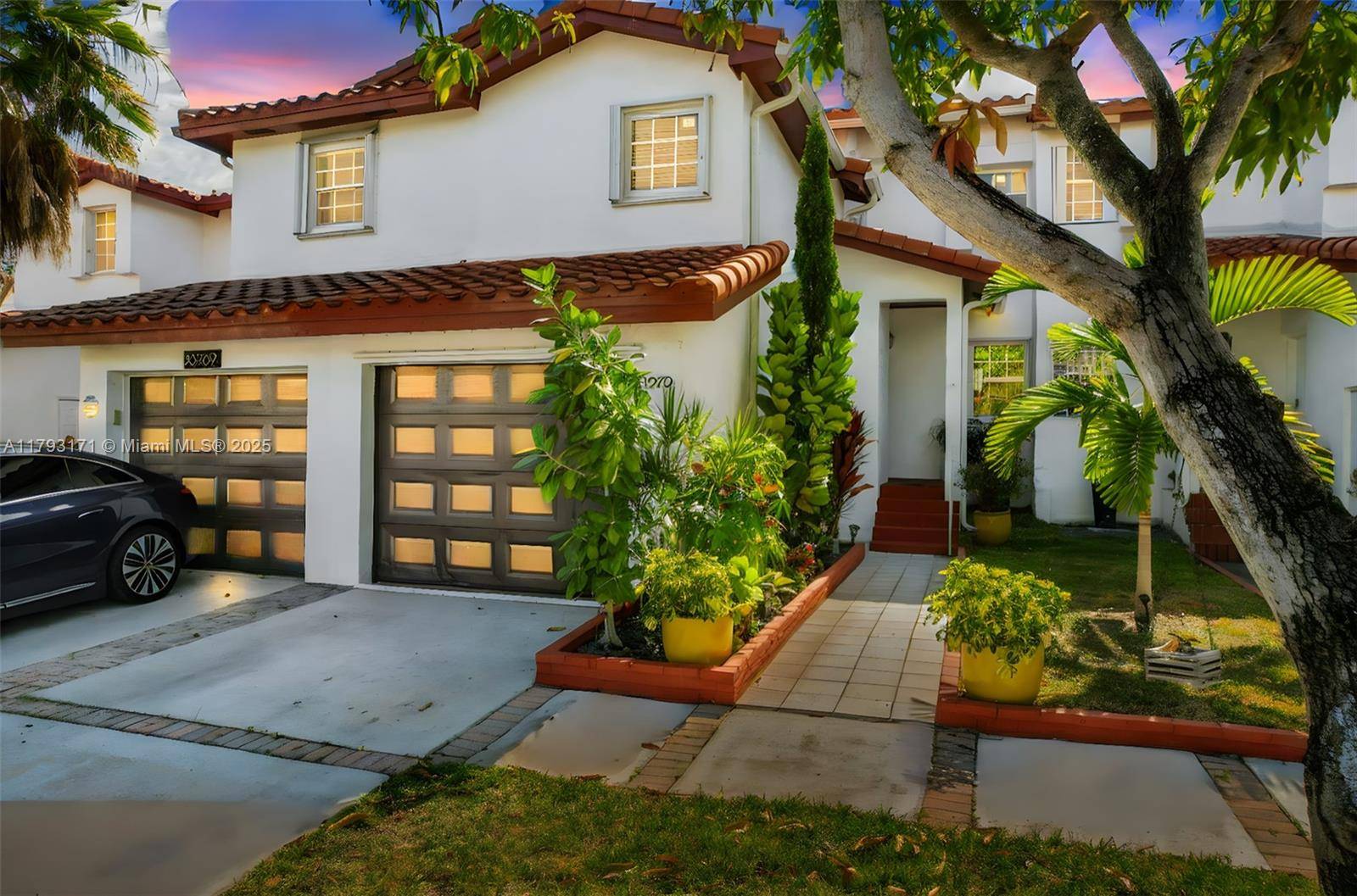 Move In Ready 4bed, 3. 5bath Townhome.