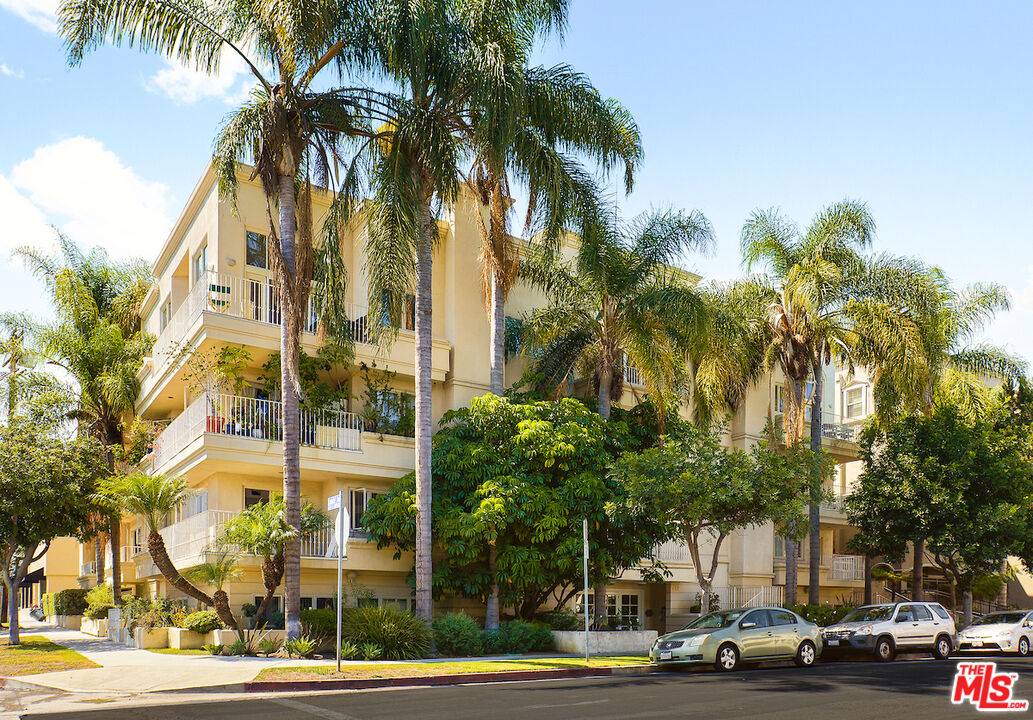 435 Arnaz Dr 2BR Beverly Grove La