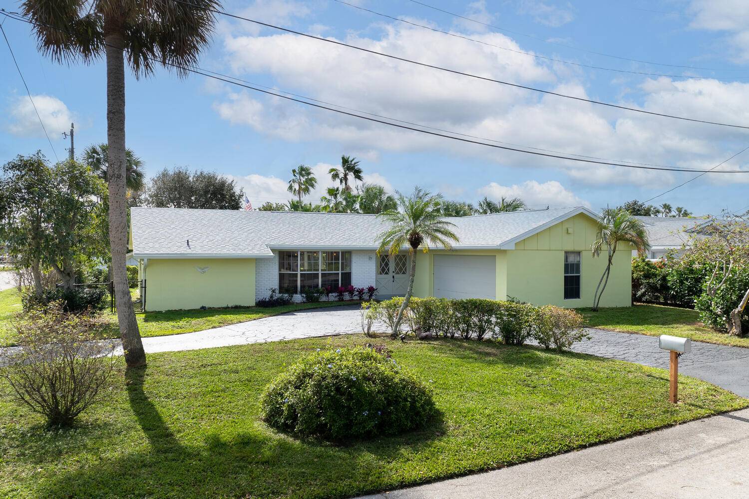 Broker Owner. Stunning home in the heart of Jupiter.
