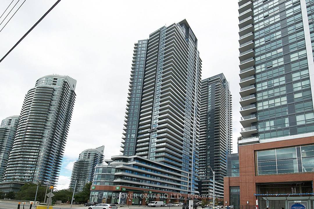 Luxury Furnished 2BR Waterfront Condo Parking, Internet amp ; Lake Views Included !