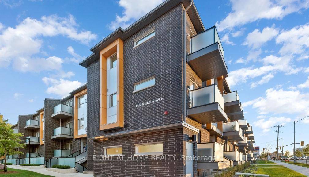 Enjoy the Condo Townhouse living right on the expanding Eglinton Avenue East.