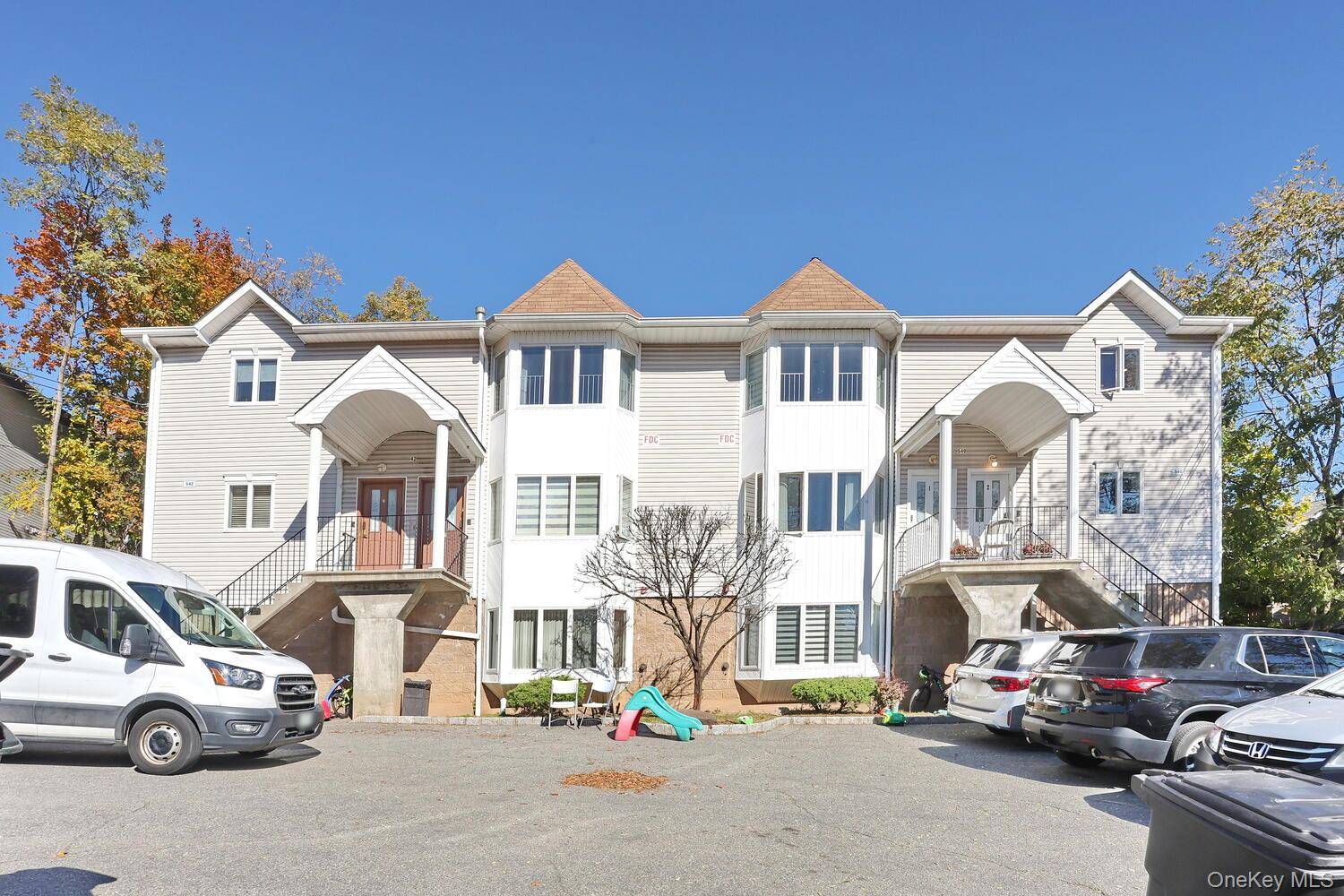 Beautiful and Spacious Walk In Level Condo in the Heart of Monsey !