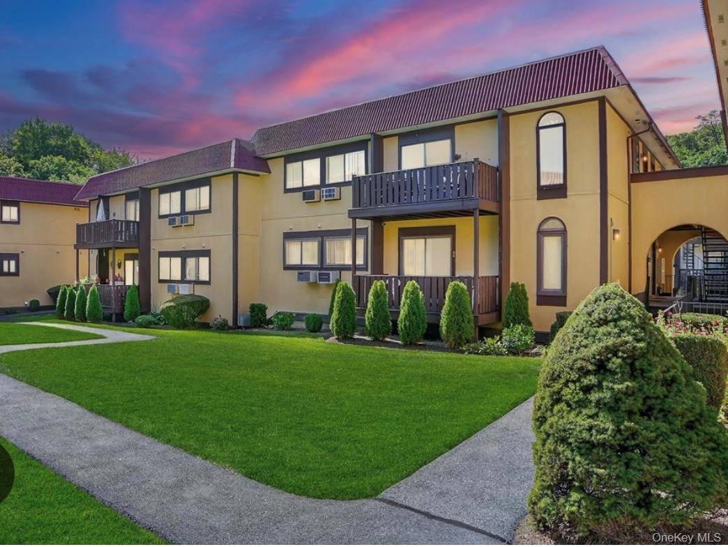 Welcome to this spacious 3 bedroom 2 bathroom condominium located in the desirable Granada Crescent complex.