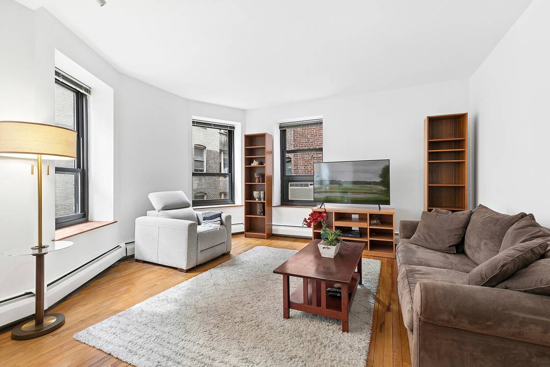 Welcome to this beautifully appointed 2 bedroom, 2 bathroom residence ideally situated on a quiet, tree lined block in the Upper West Side.