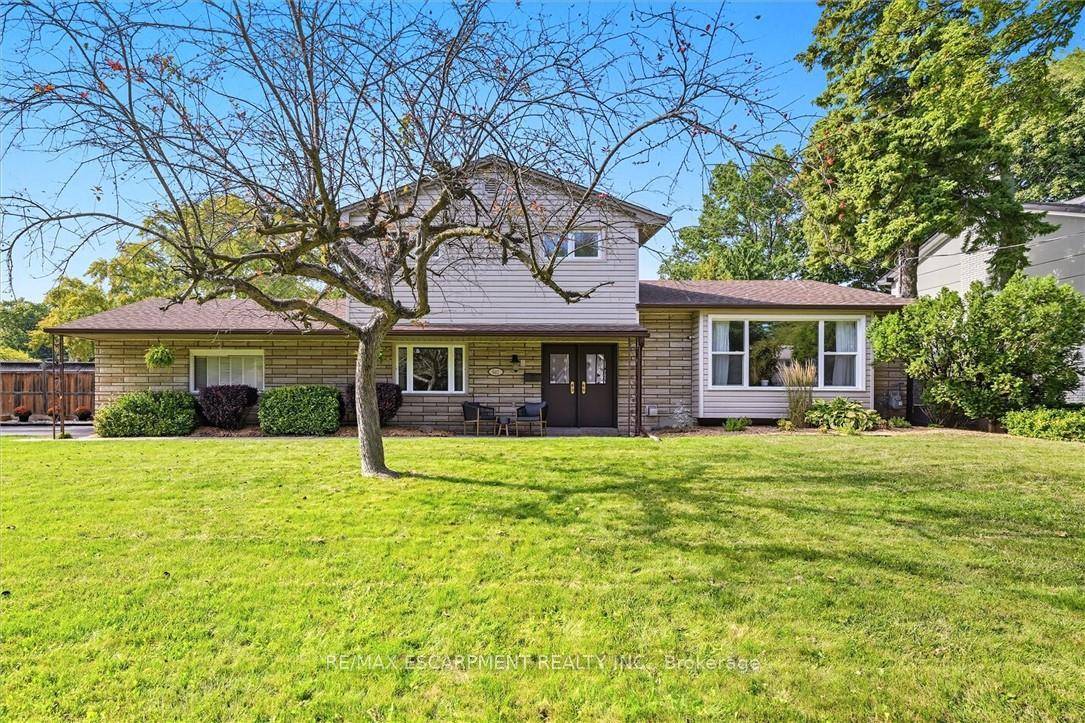 This beautifully maintained 3 bedroom, 3 bathroom home offers the perfect blend of style, function, and location tucked in one of South Aldershots most sought after neighbourhoods and just a ...