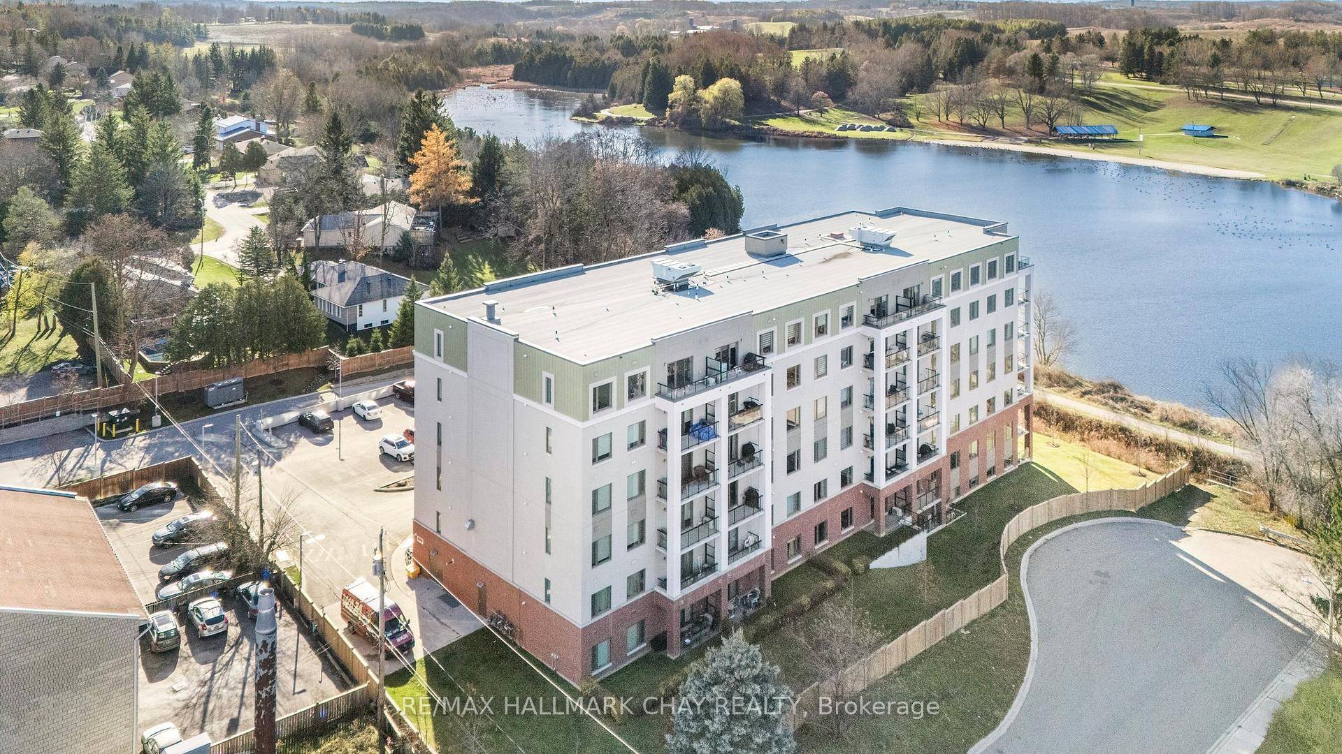 Step into the perfect blend of convenience and comfort with this impressive first floor one bedroom plus den condo.