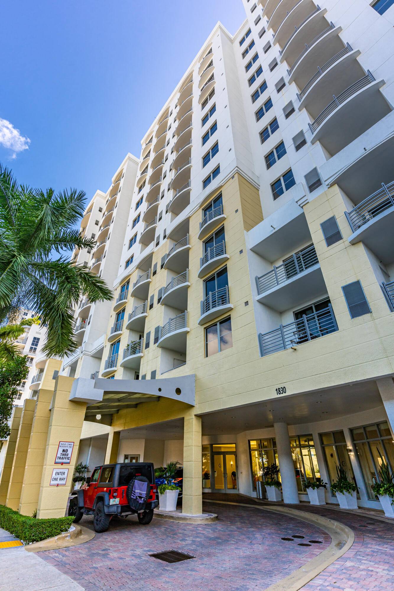 Immaculate 1 bed, 1 bath 815 sq.
