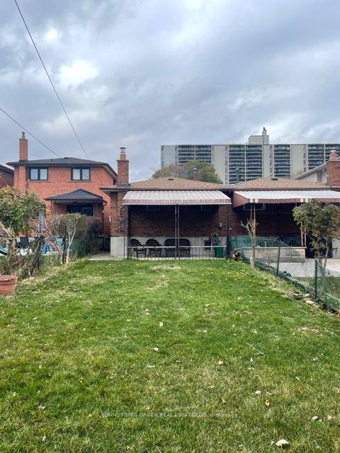 Discover your ideal urban retreat in the heart of East York.