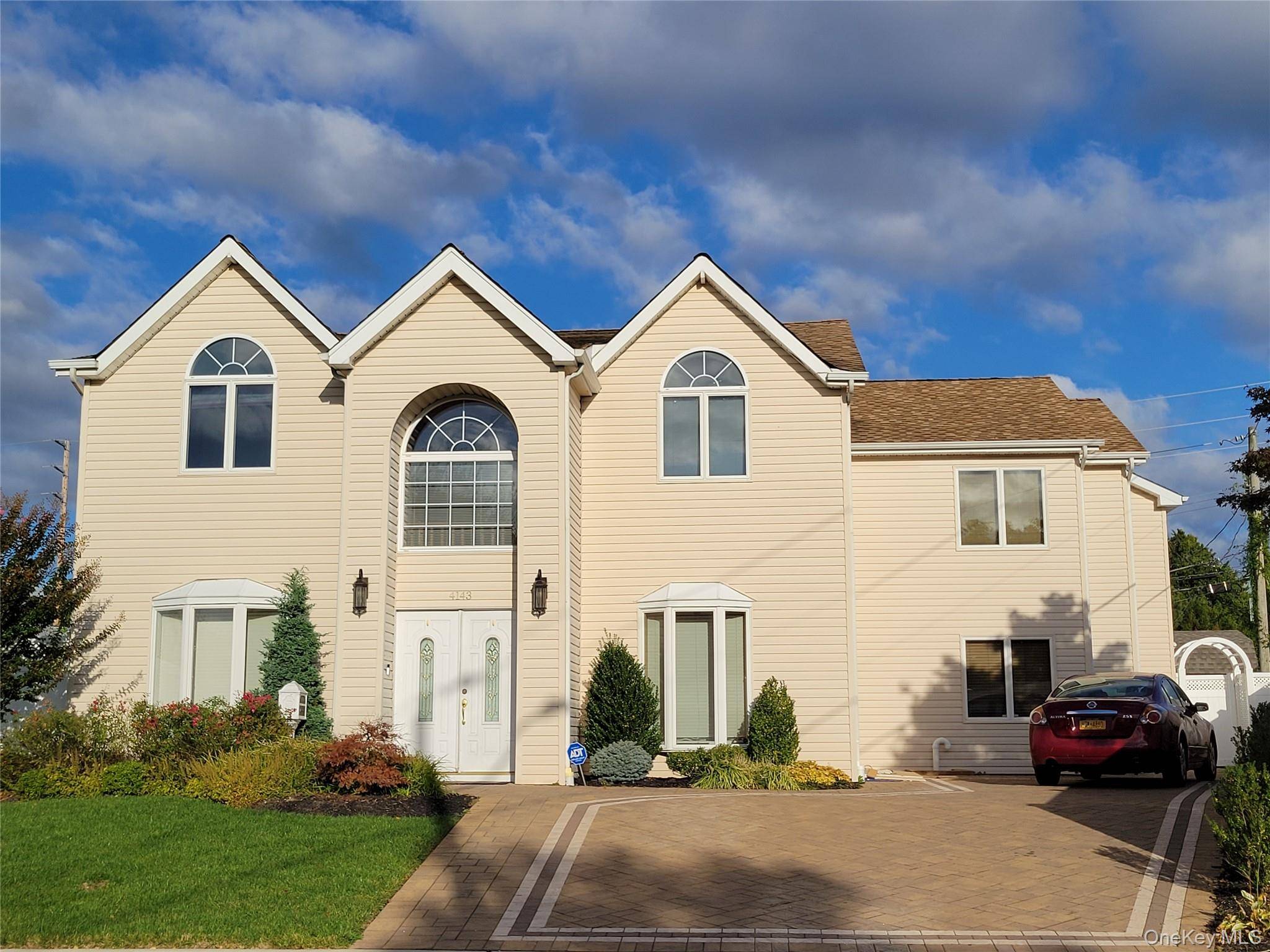 Welcome To This Beautiful amp ; Well Maintained Colonial With 5 6 Bedrooms amp ; 4 Baths 2 Master Bedrooms.
