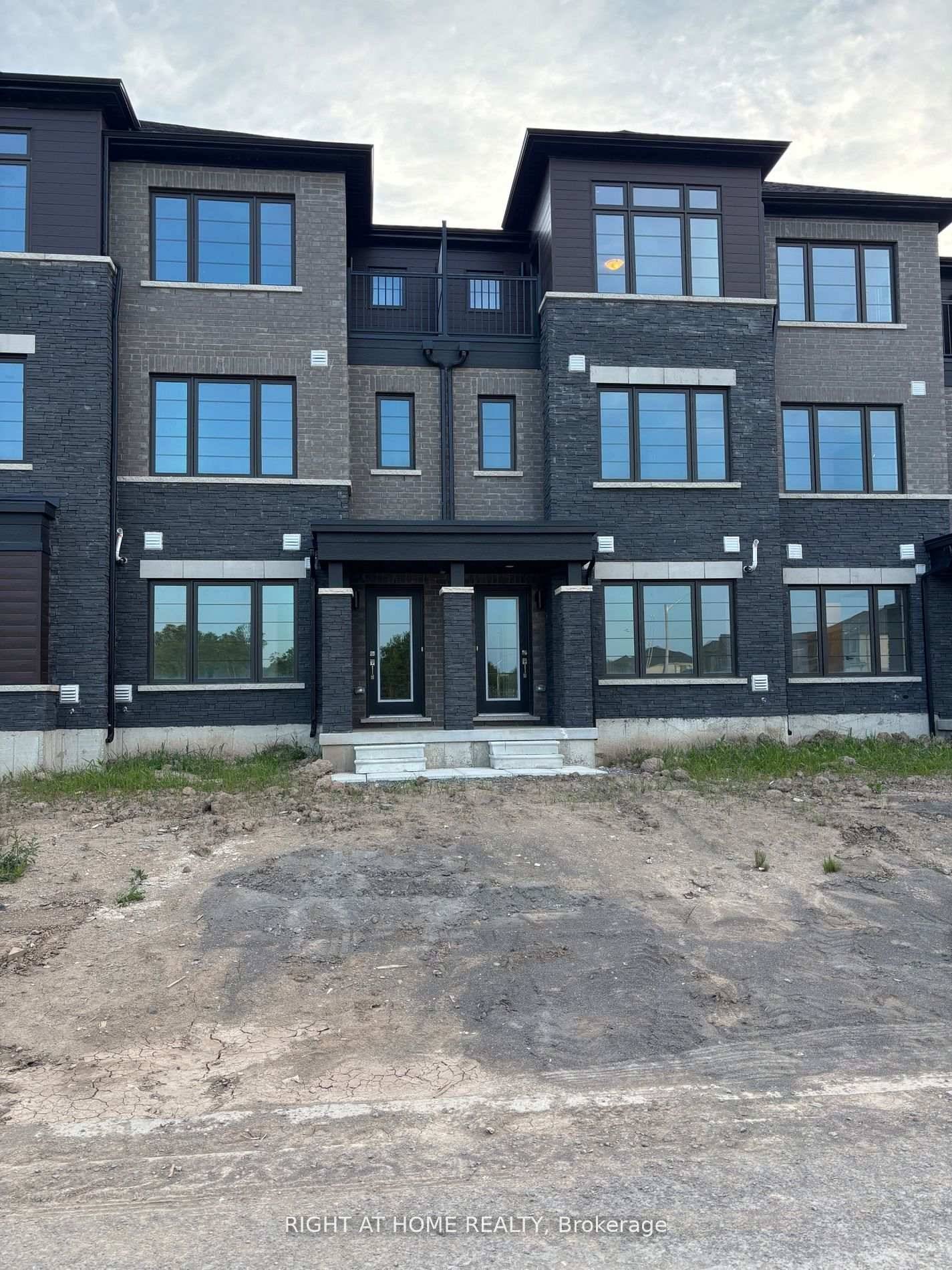 Available Immediately, Limited Edition Floorplan, Over 1460 sqft 3 bed 3 bath Freehold Townhouse.