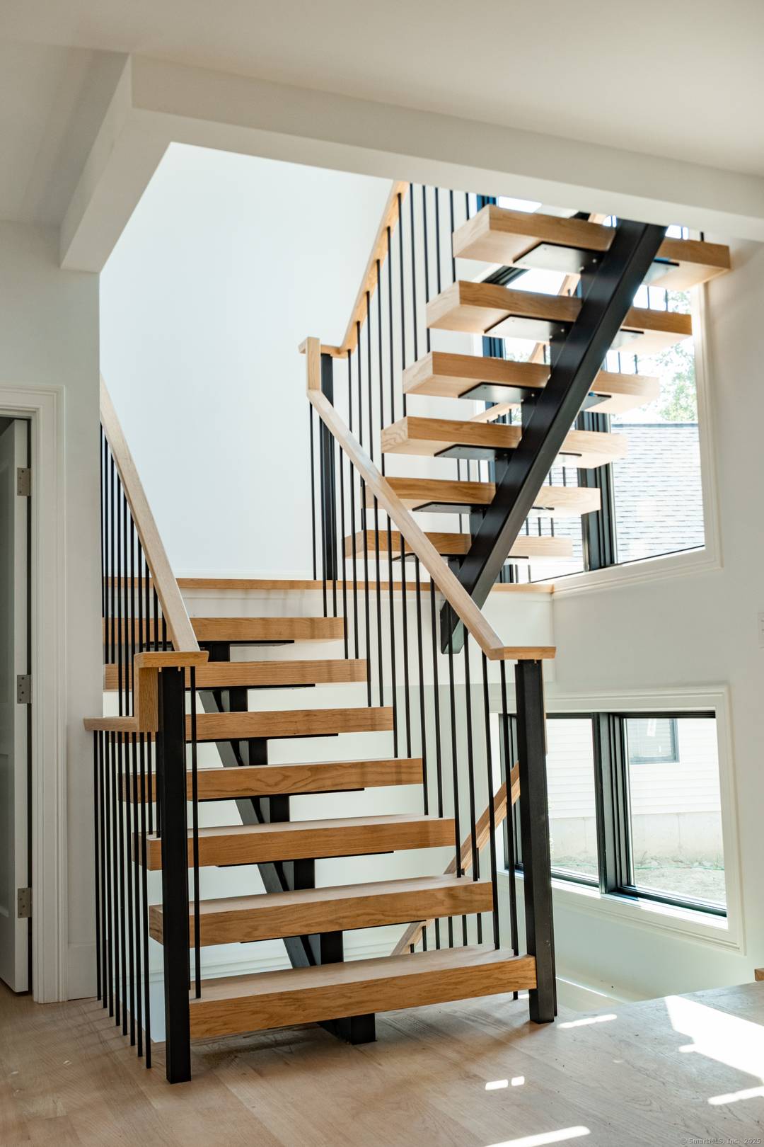 Welcome to Oronoque Hills Stratford's premier new construction community of 11 beautifully crafted free standing homes, set within the desirable North End and bordering the scenic Oronoque Country Club.