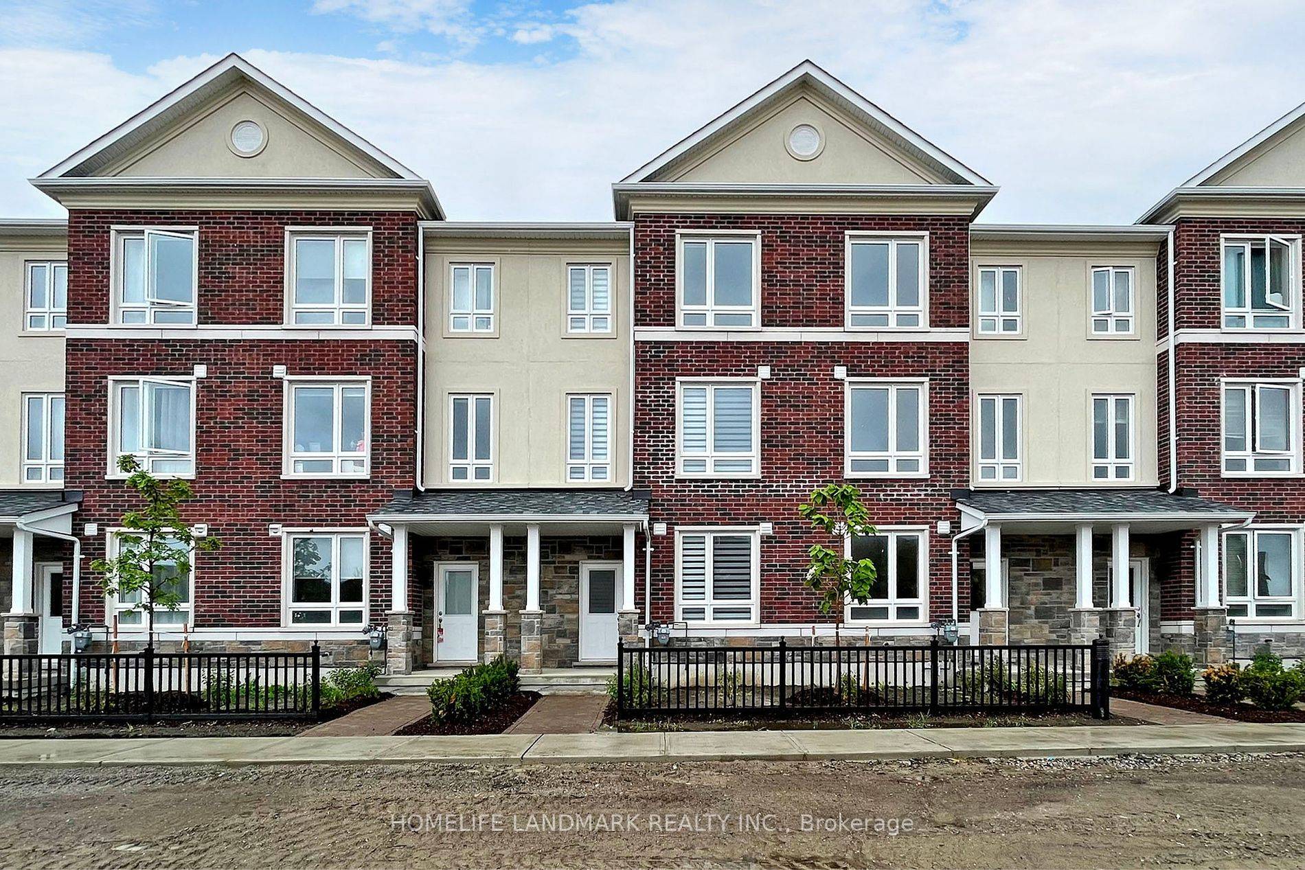 Stunning Spacious 1Year New Freehold Townhouse in Highly Demand Wismer Area.