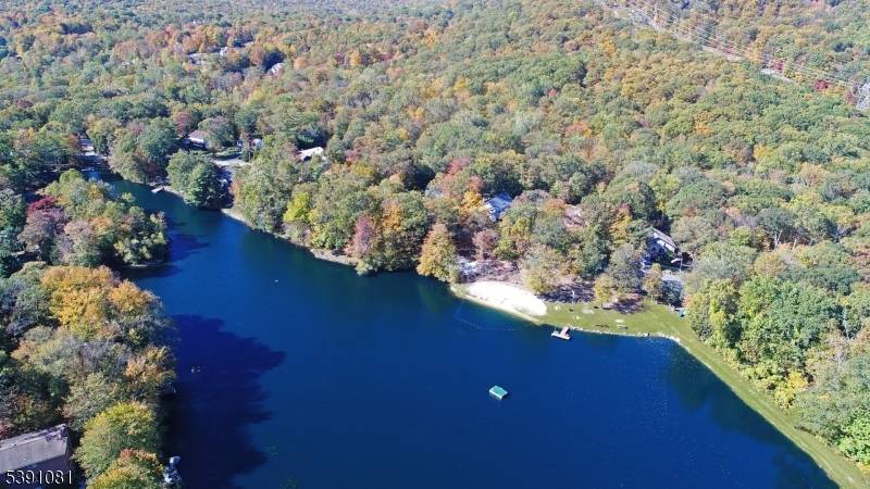 Welcome to your new home in the scenic and tranquil Lake Riconda community !