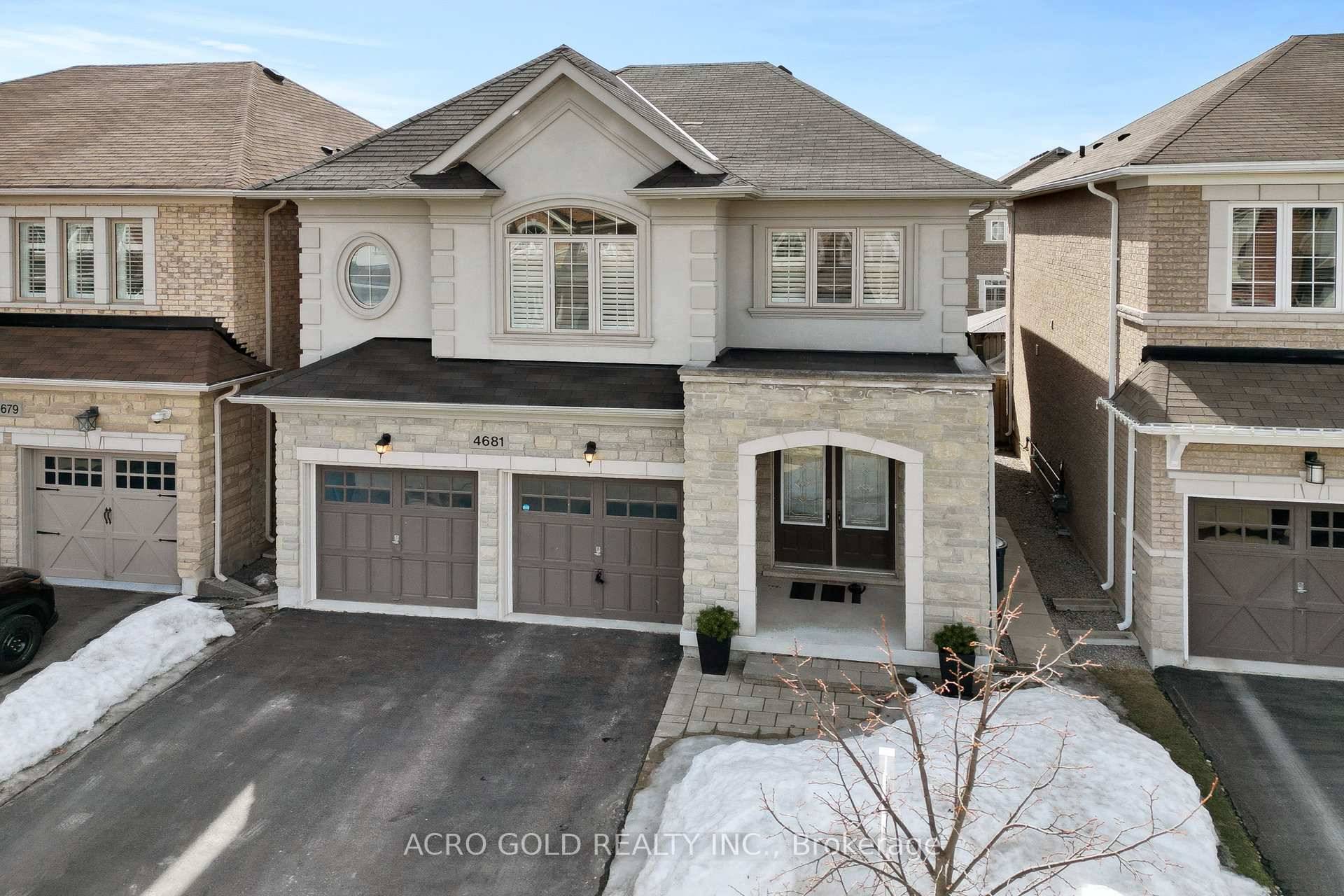 Welcome to this stunning 4 bedroom, 5 bathroom home in the heart of Burlington, Ontario.