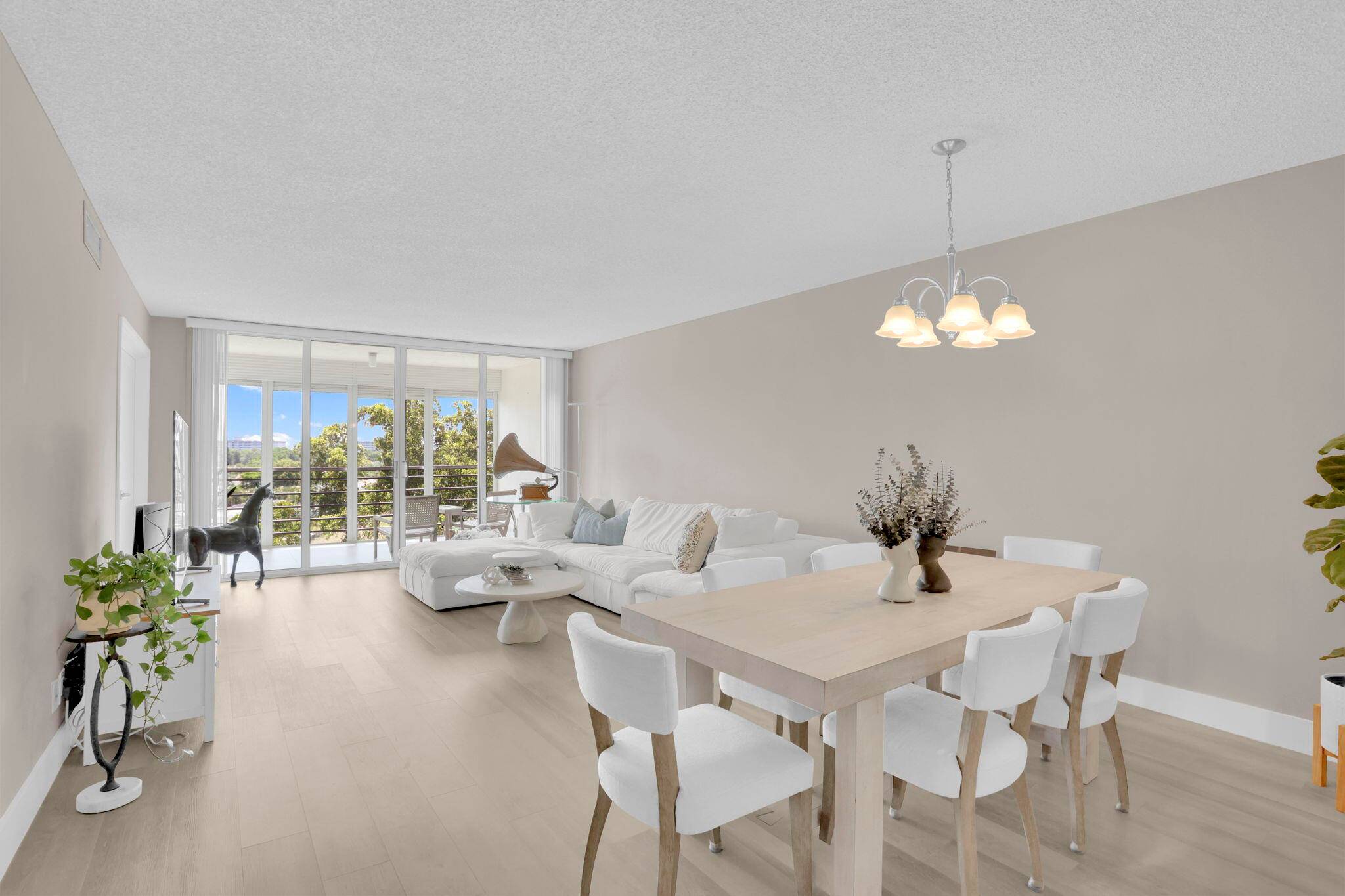 Located in the highly desirable Building 38 of Palm Aire, 710 combines fresh renovations with a prime location in a secure nine story building with key entry access.