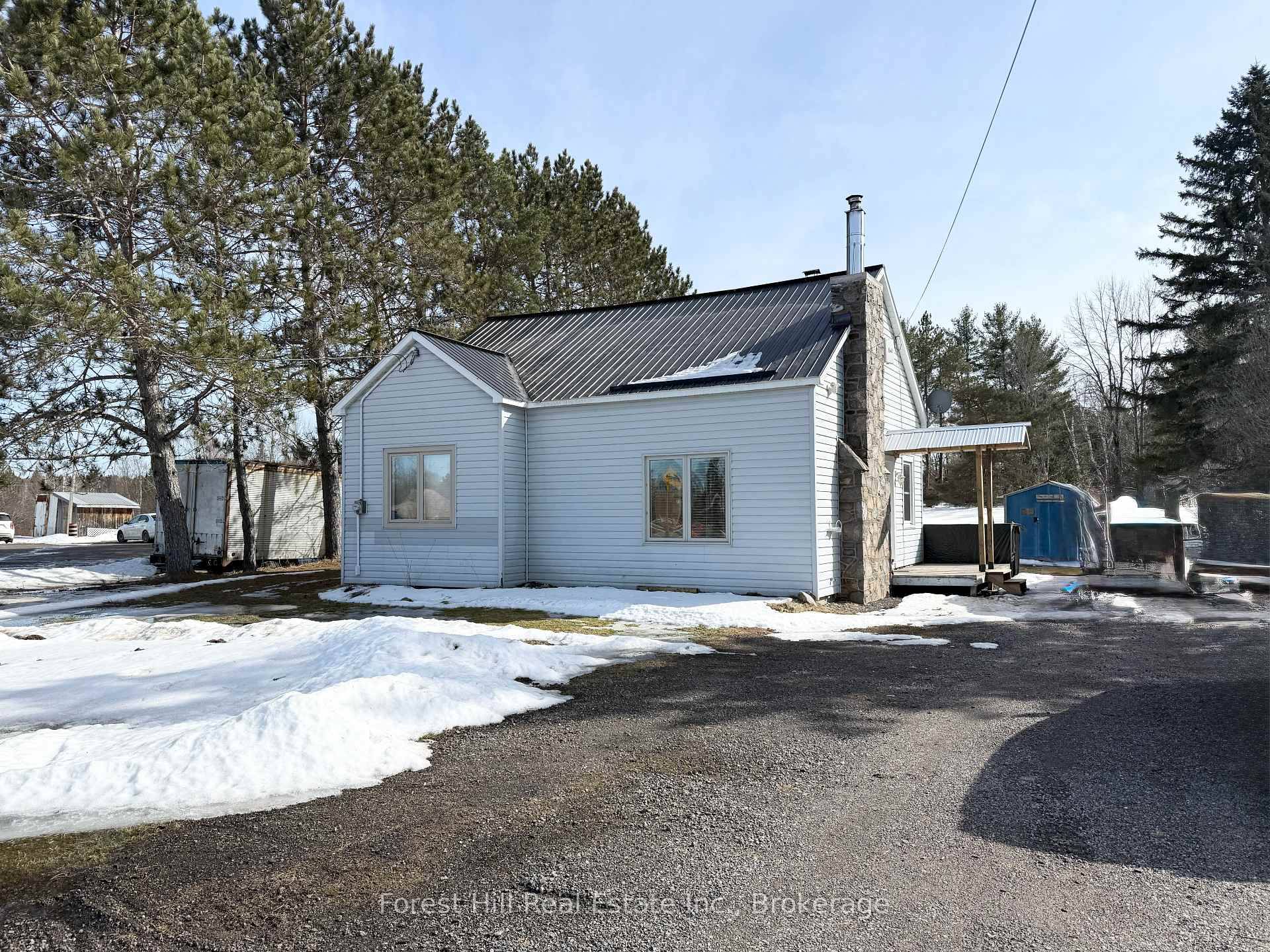 GREAT NEW PRICE ! ! ! Move in ready home in the heart of the beautiful UNORGANIZED community of Arnstein.