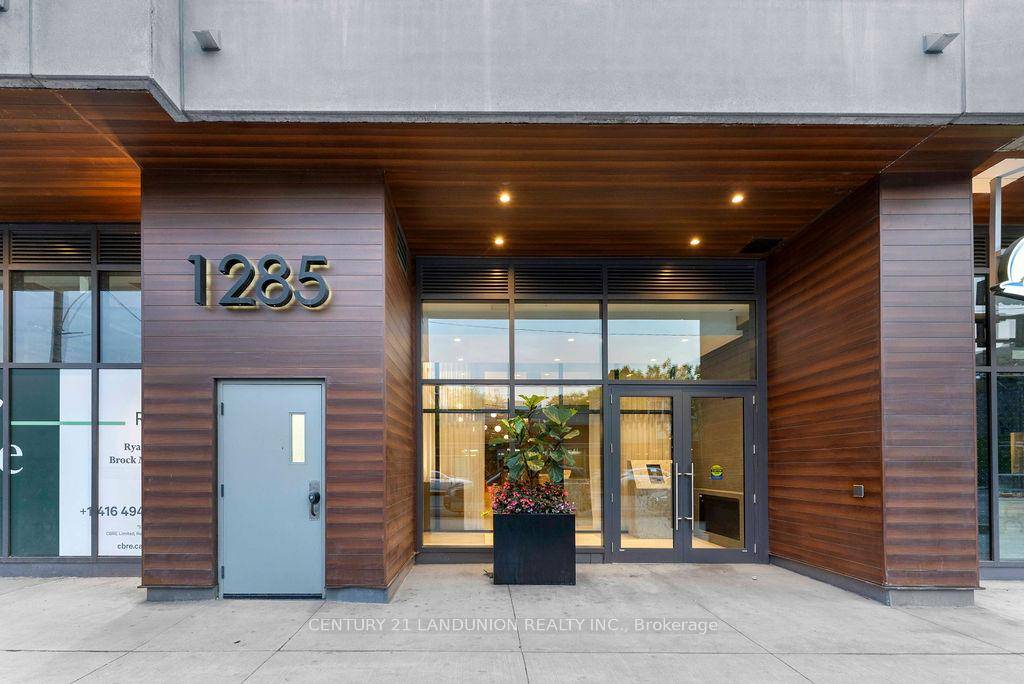 Welcome To The Poet, Modern Luxury Boutique Condo In The Heart Of Leslieville.