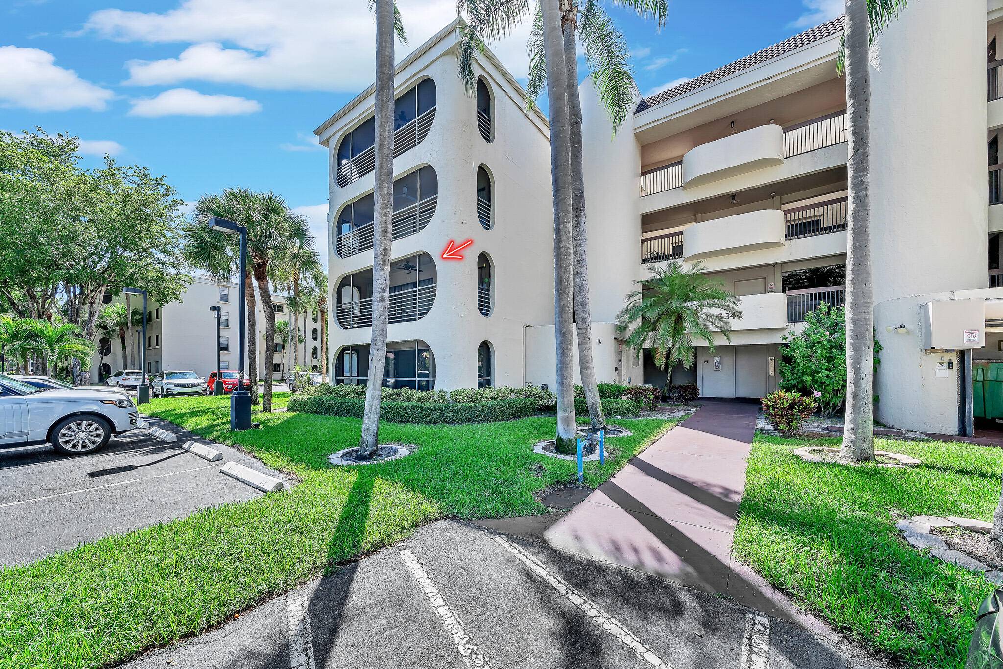 Welcome to this spacious 2 bedroom, 2 bathroom condo a den in the highly desirable community of Windsong at Boca Del Mar.