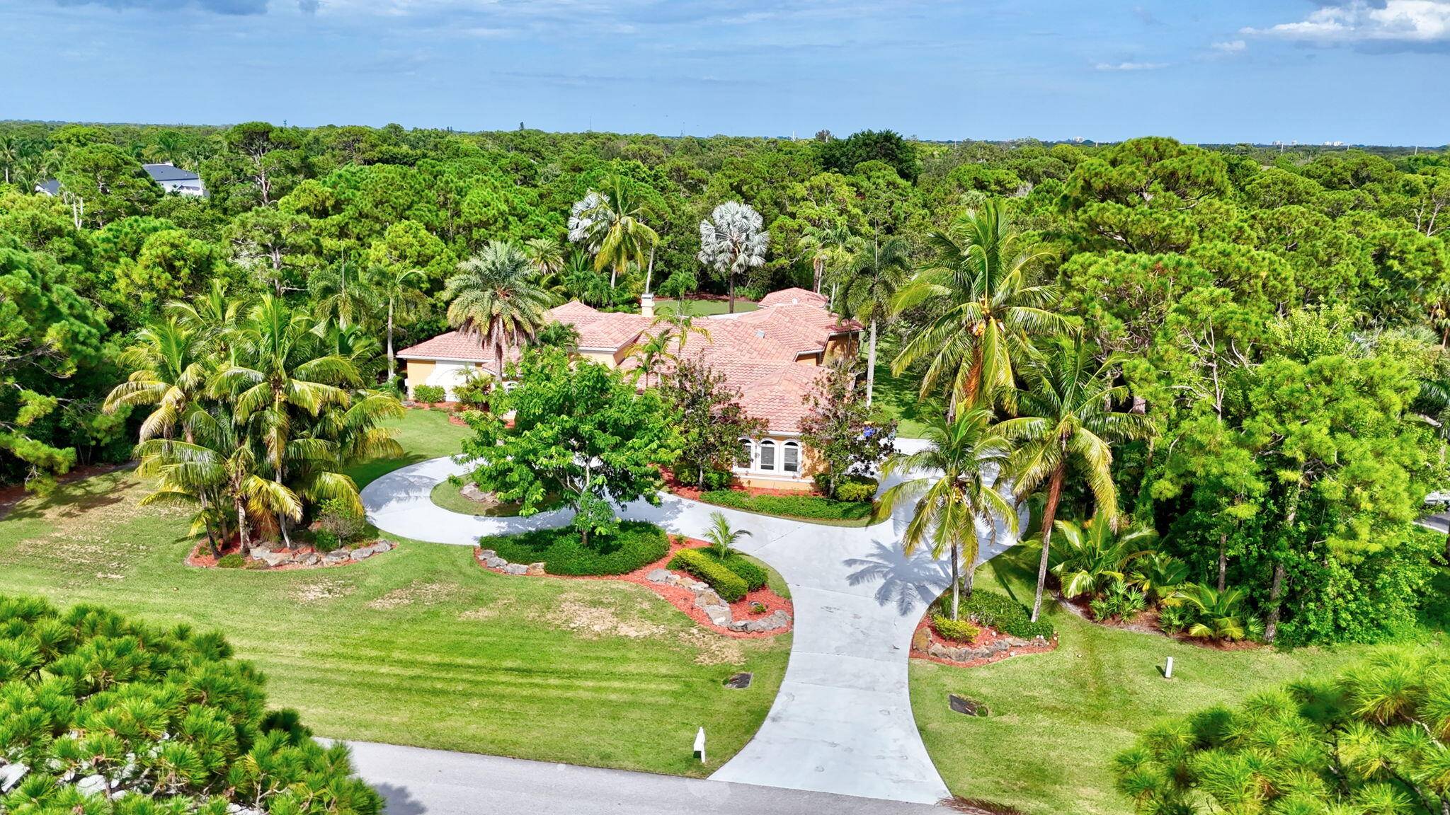 Welcome to this Gem in Jupiter !