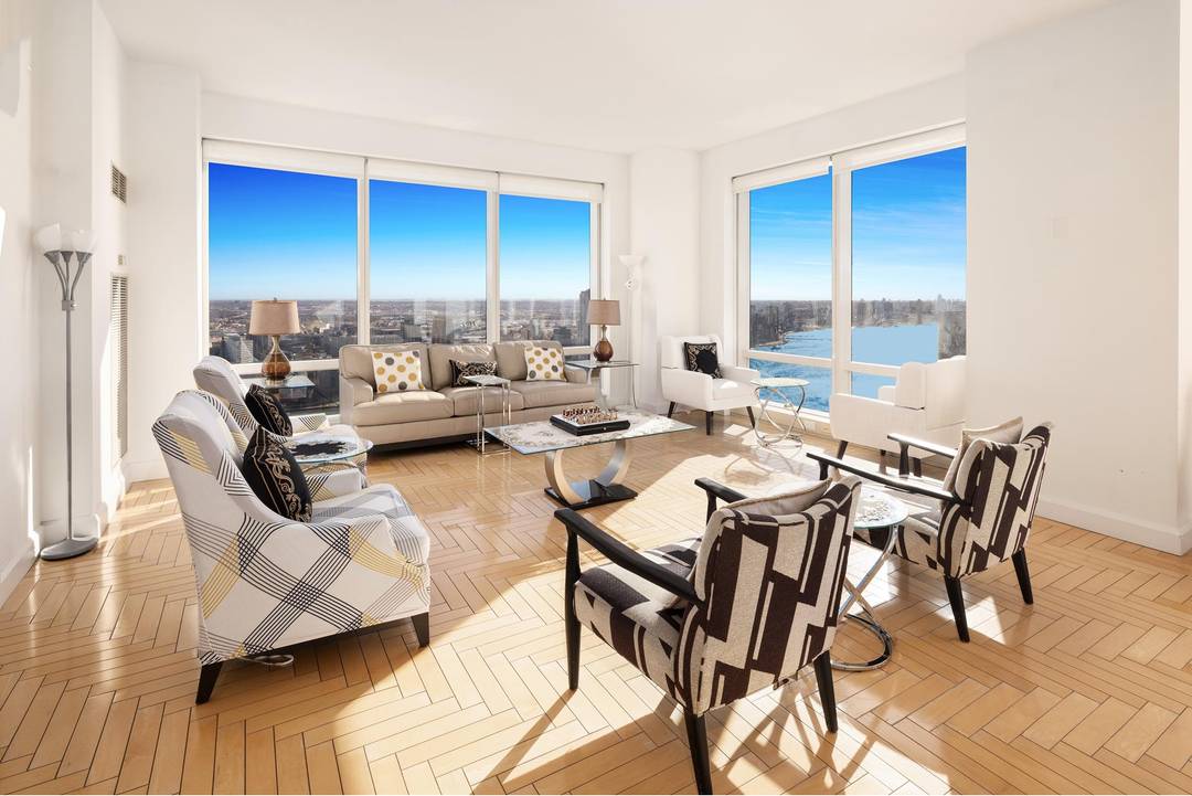 Exceptional 57th Floor convertible 4 bedroom, 3.