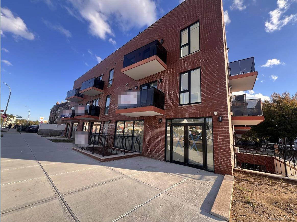 The building features a reinforced concrete structure with excellent soundproofing and insulation !