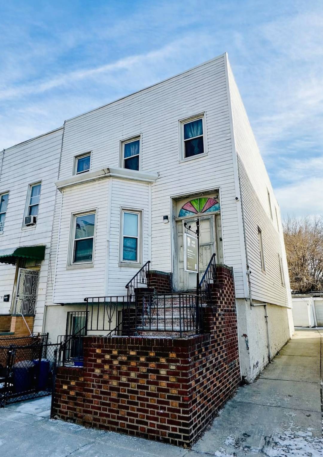 Positioned at the crossroads of Long Island City and Sunnyside, this property presents a strong value adding opportunity to acquire a classic New York three family townhouse in a high ...
