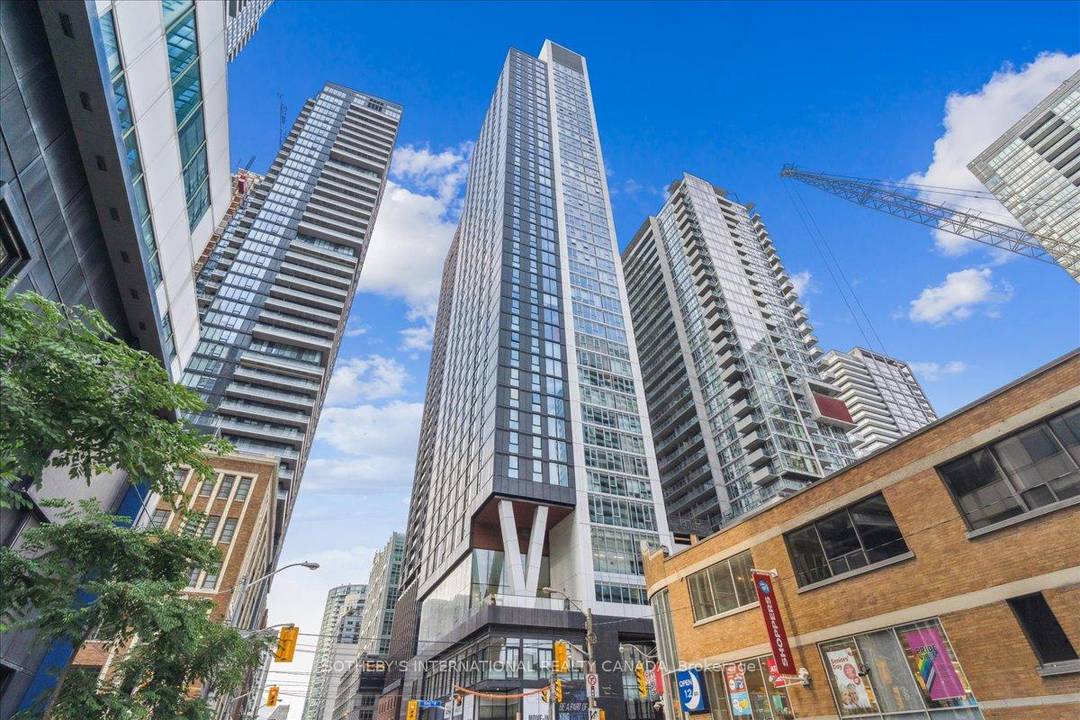 Luxury Condo Unit In The Heart Of Downtown Entertainment District, Great Gulf Iconic 357 King West Building, Fully Furnished Spacious 2 beds, 2 full baths, 9 ft ceiling, Flr to ...