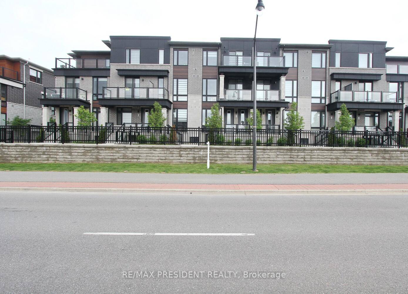 Modern Living in Bram West Welcome to 80 Knotsberry 69 a beautifully built 3 bedroom, 2 washroom townhouse offering style, space, and sunlight.