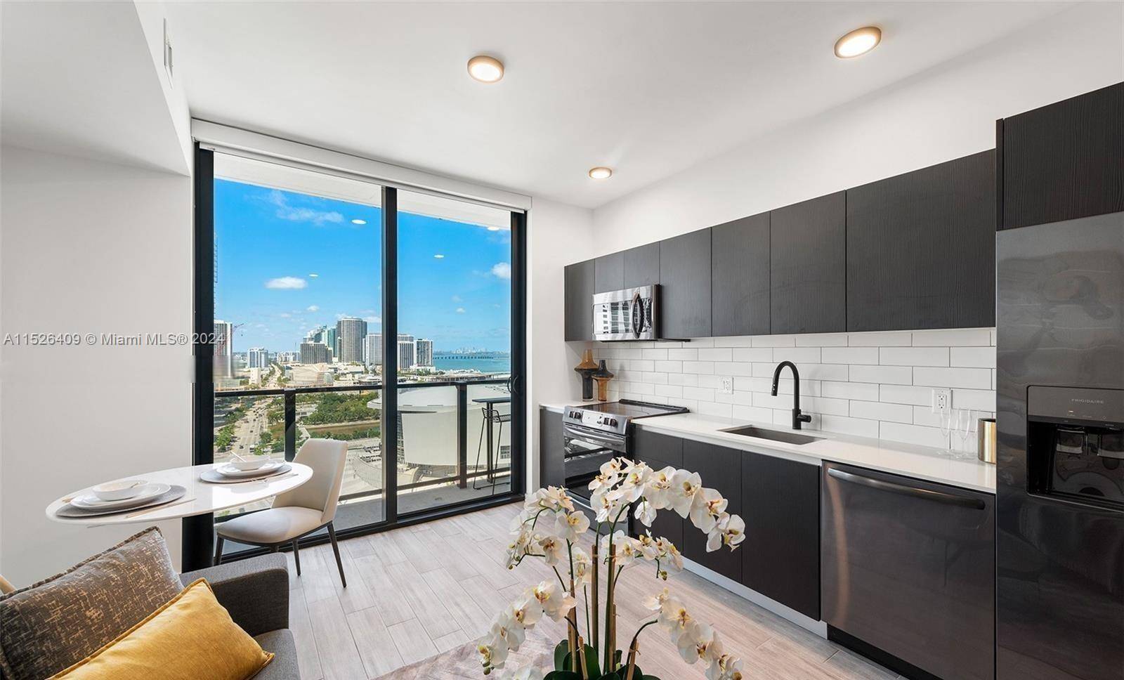 Welcome to this stunning studio hotel condo unit situated in downtown Miami's vibrant heart.