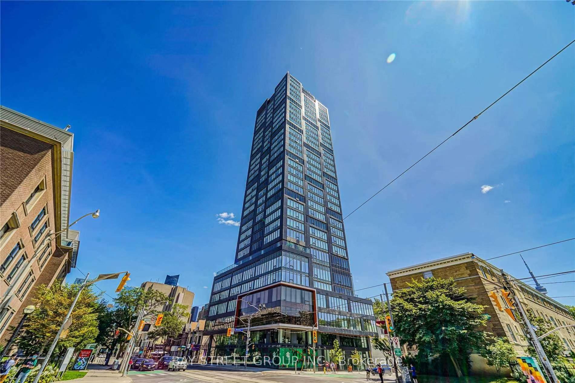 This luxury 1 1 bedroom condo at Theory Condos offers the perfect blend of comfort and convenience, located right across from the University of Toronto.