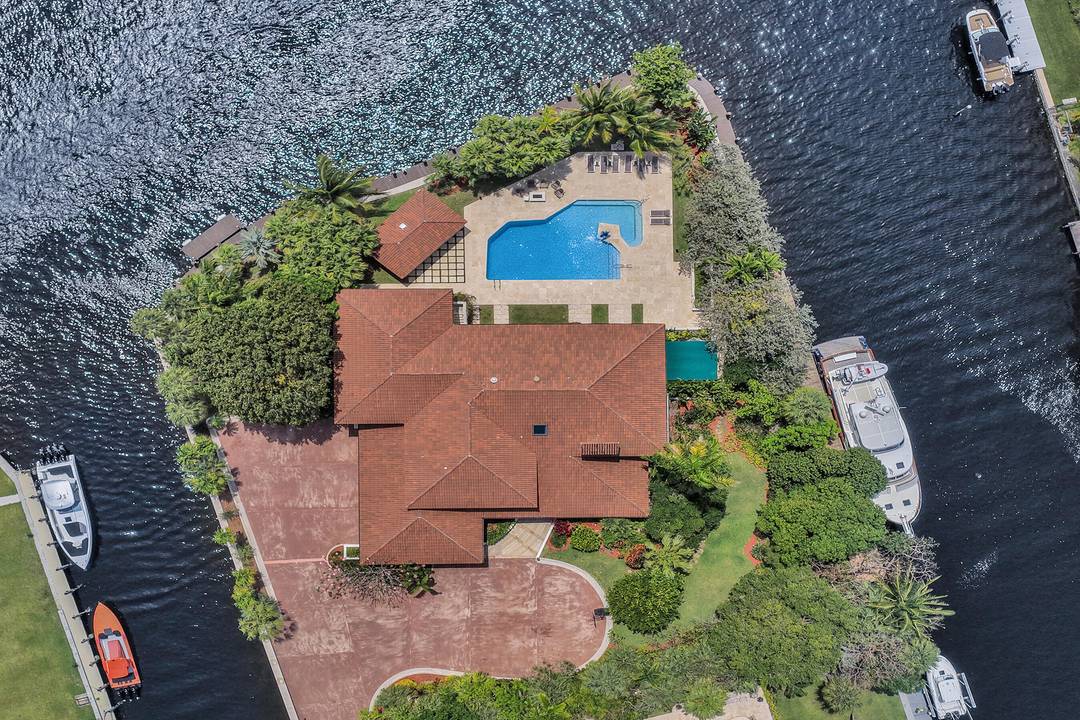 This is a truly exceptional opportunity to own a private, gated point lot waterfront Estate along the South Fork of the New River, offering approximately 540 feet of deep water ...