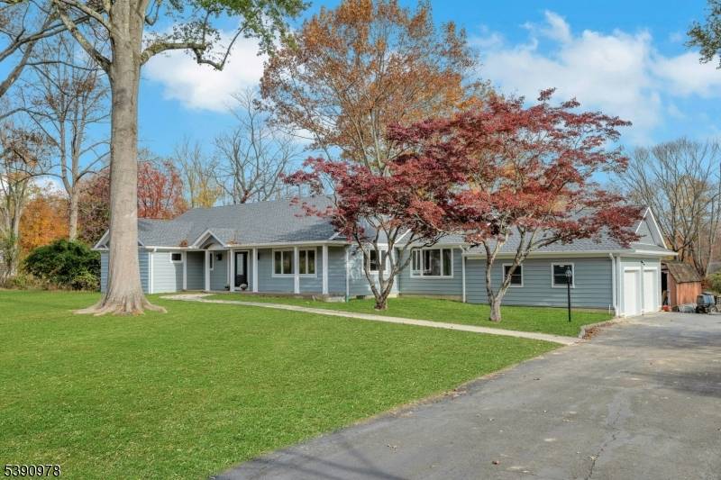 Completely renovated in town ranch !