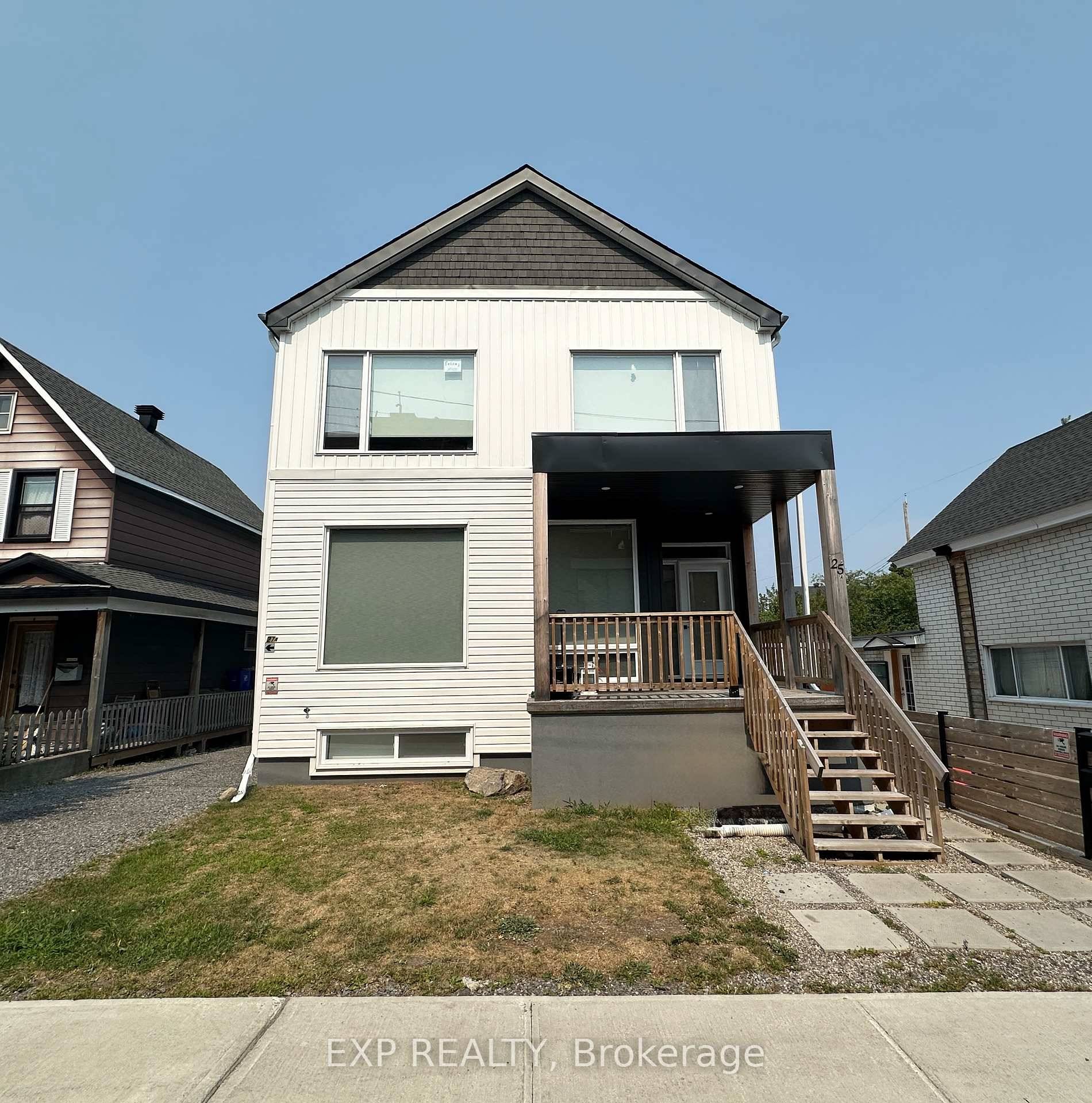 Luxury 3 Bedroom Semi Detached just steps from the best that Hintonburg has to offer.
