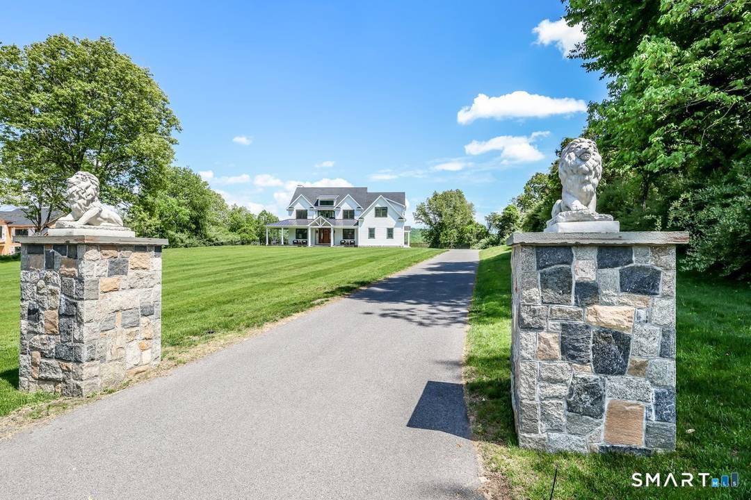 Custom Dream home that blends modern luxury, comfort and peaceful living.