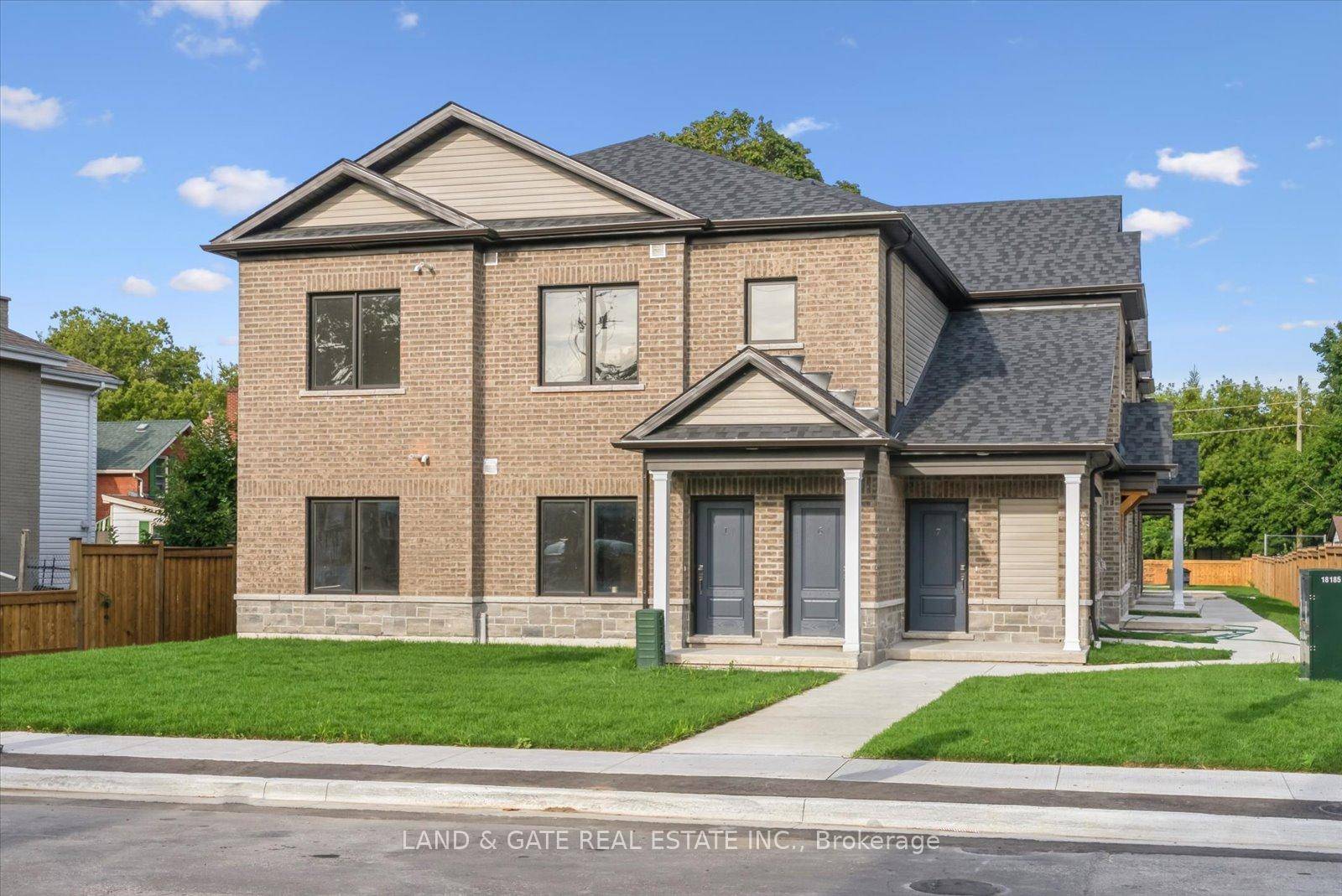Modern 2 Bedroom Main Floor Apartment in Central Oshawa Location !