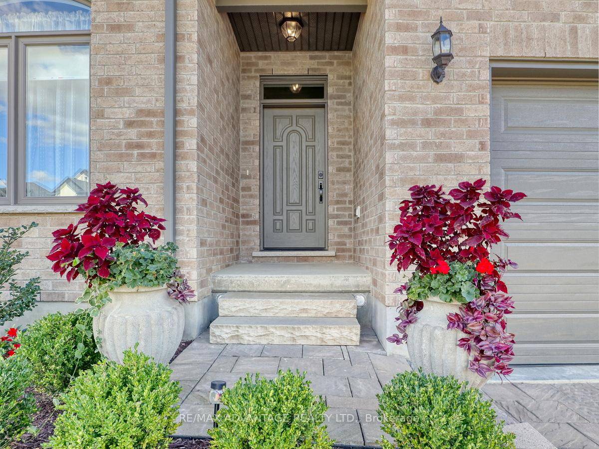 Welcome to this meticulously maintained bungalow and premium Warbler Woods Riverbend Location !