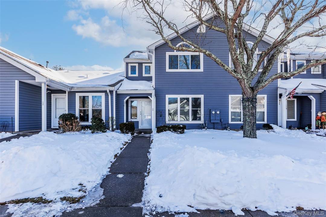 Enjoy Country Club Living !