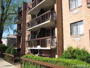 Welcome Home To This Beautiful 1 Bedroom Condo.