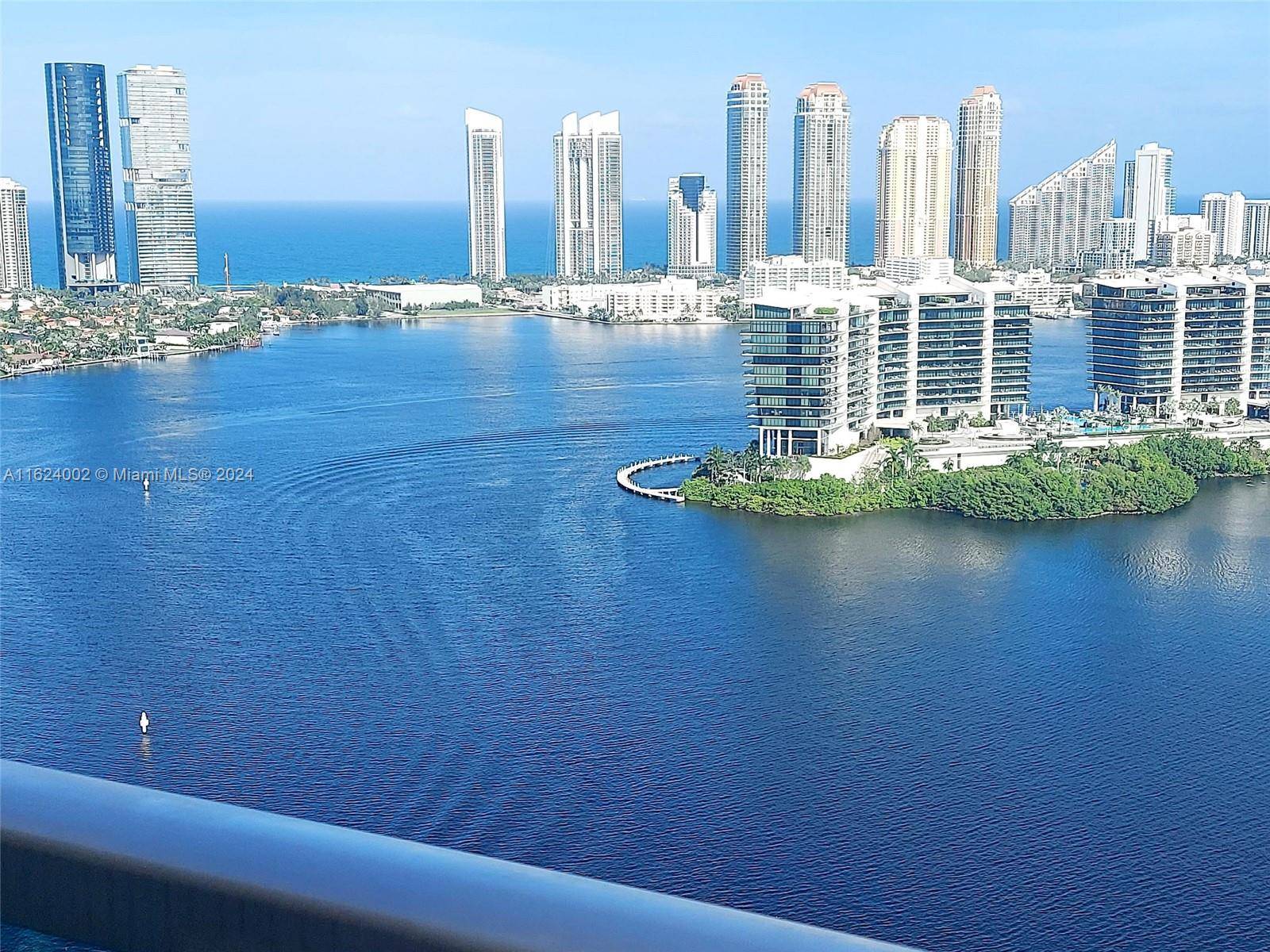 GORGEOUS AMAZING PENTHOUSE 3 BEDROOM DEN OFFICE, 3.