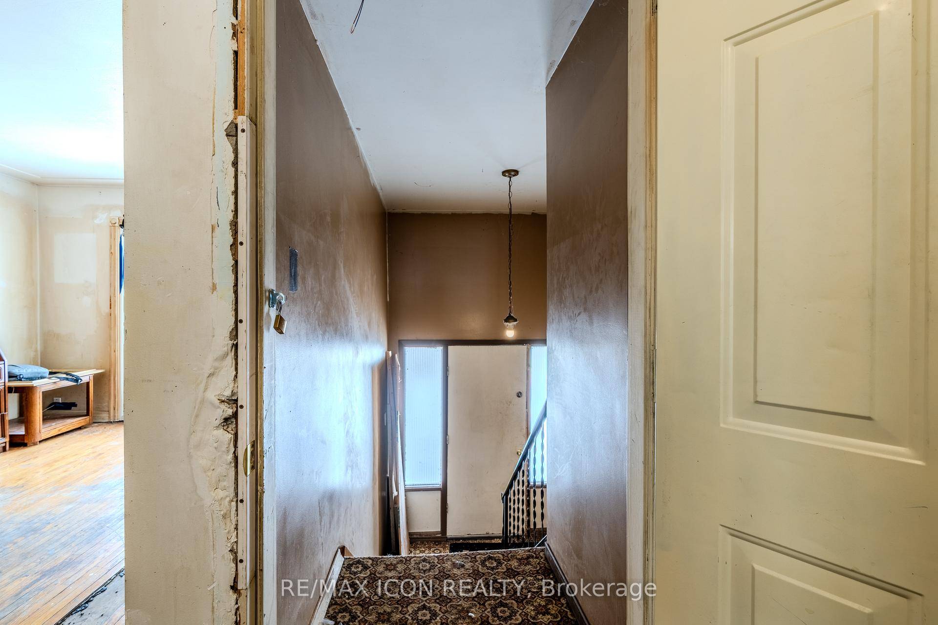 Opportunity knocks in the highly sought after Stanley Park neighborhood of Kitchener !