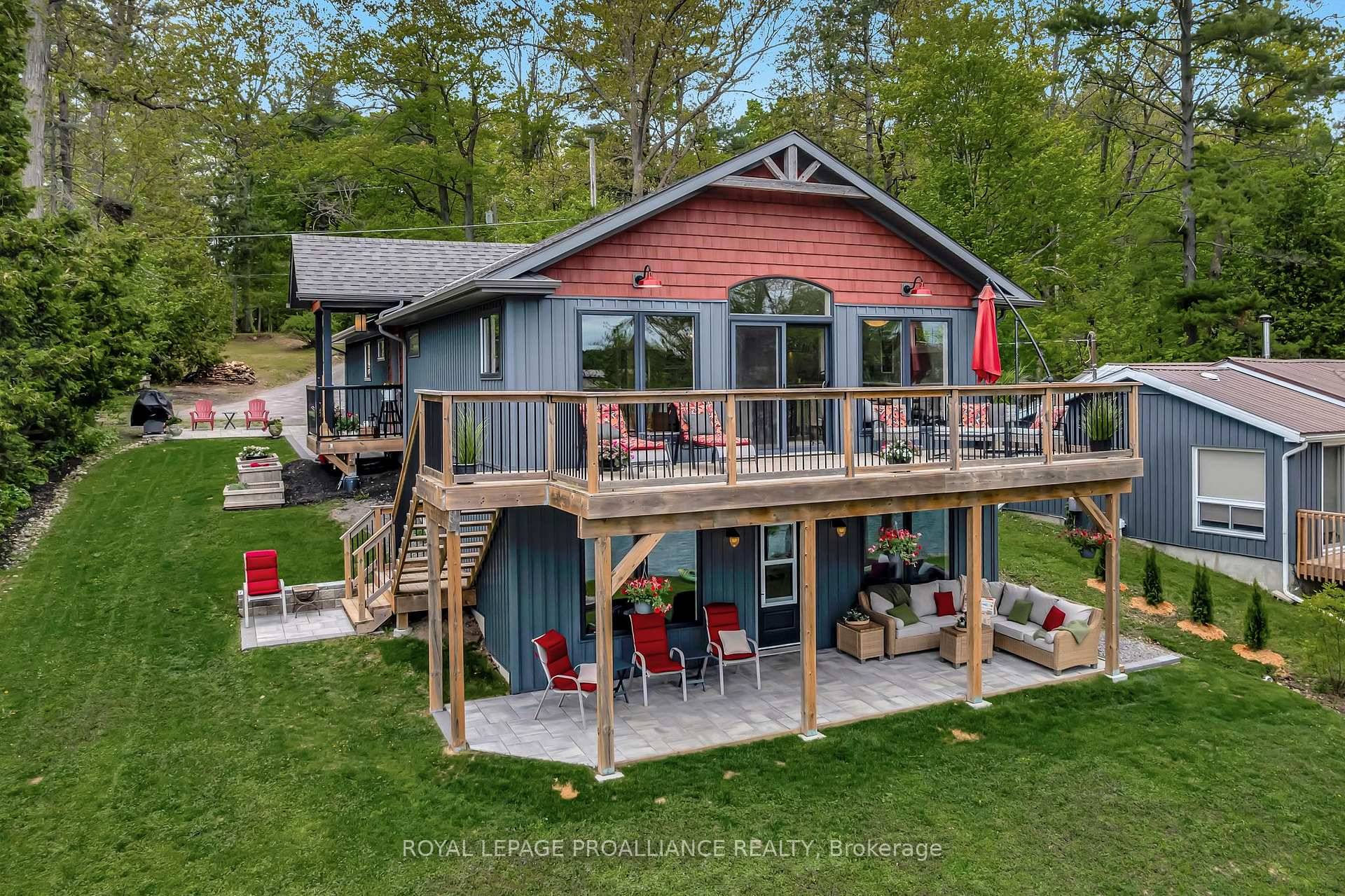 STUNNING OAK LAKE BUNGALOW !