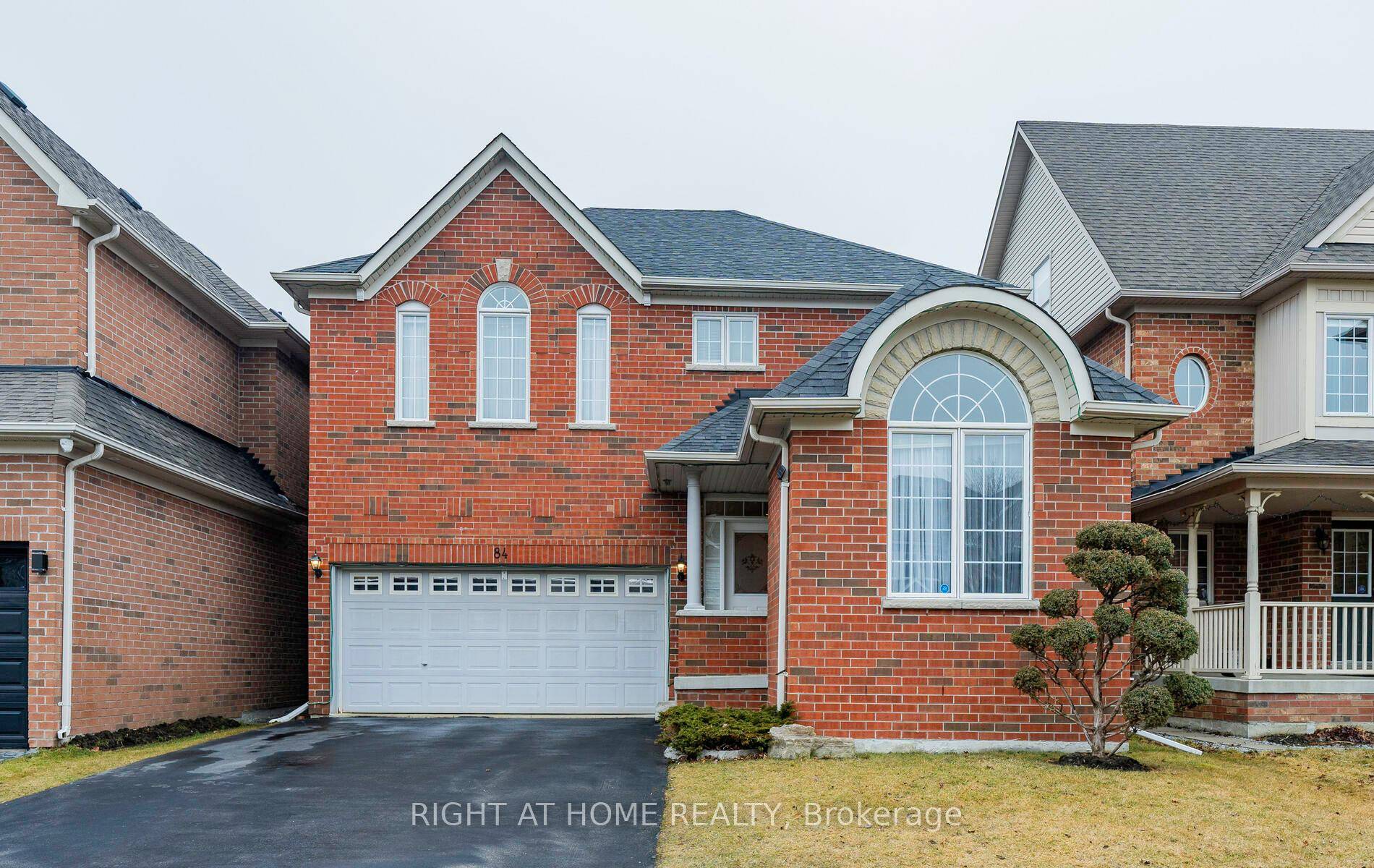Welcome to 84 Verdi Road, a beautifully kept family home in the heart of prestigious OakRidges, where comfort, flexibility, and lifestyle come together in perfect harmony.