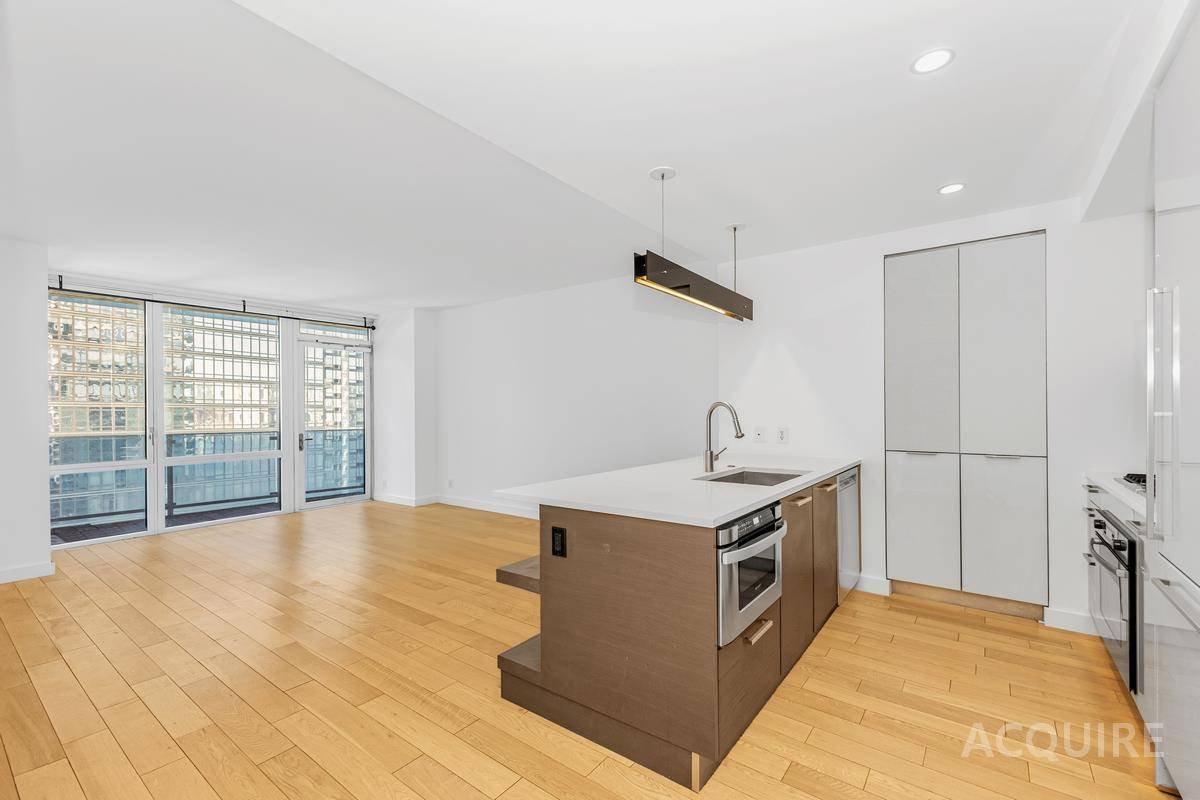 Luxurious, High floor One bedroom, with balcony now available in the South Tower of The Edge, Williamsburg s most coveted address.