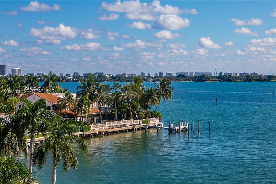 Experience the difference of a rotunda unit at the Cricket Club !