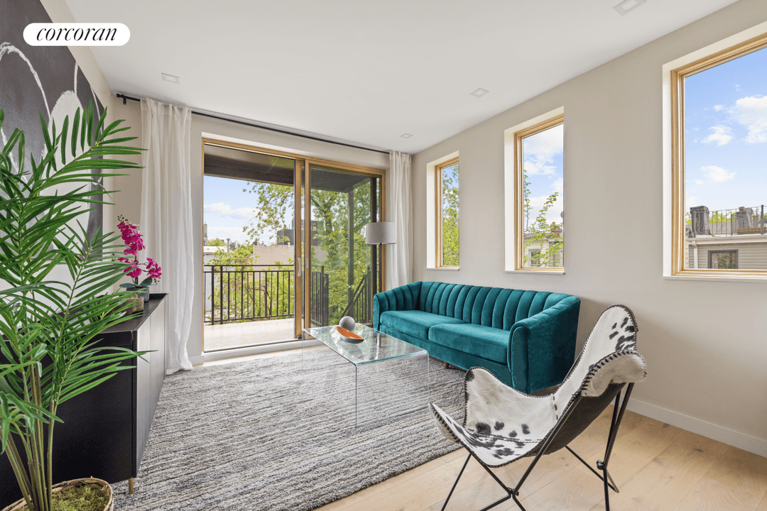 Immediate Close ! 3B is a 930 sq ft 2 bedroom, 2 bathroom condo filled with sunshine from triple 3 exposures.