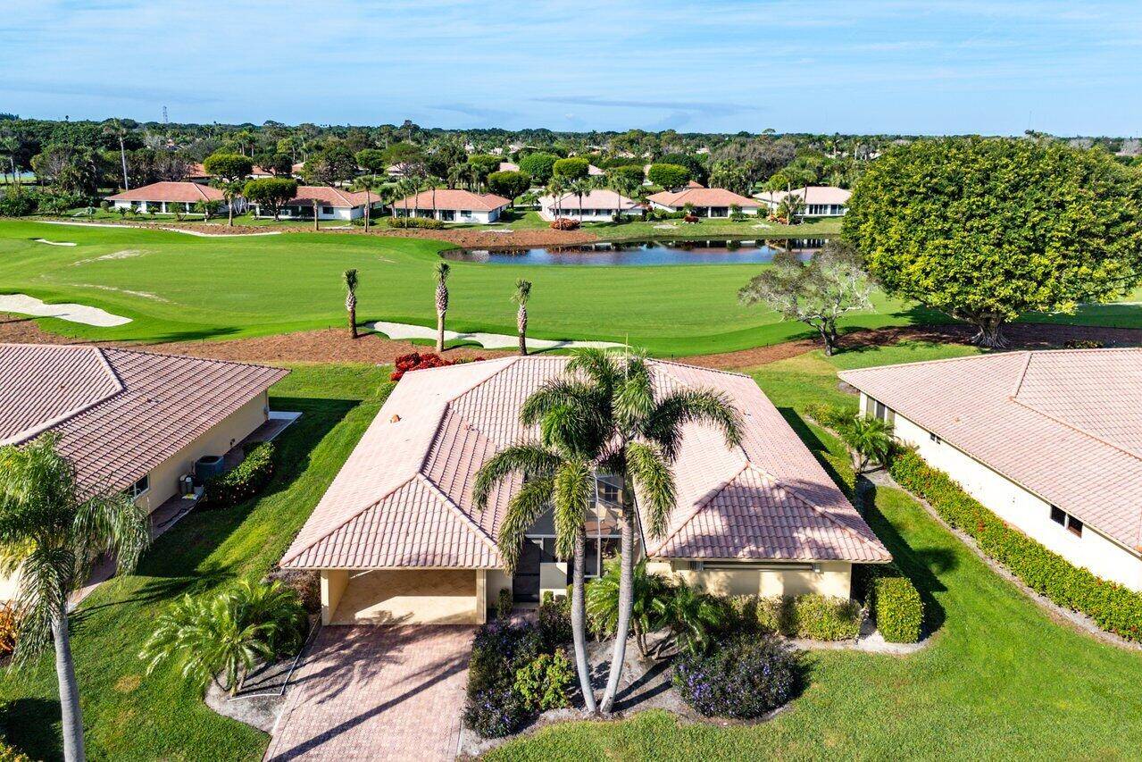 Welcome to your dream home in a fabulous country club setting !